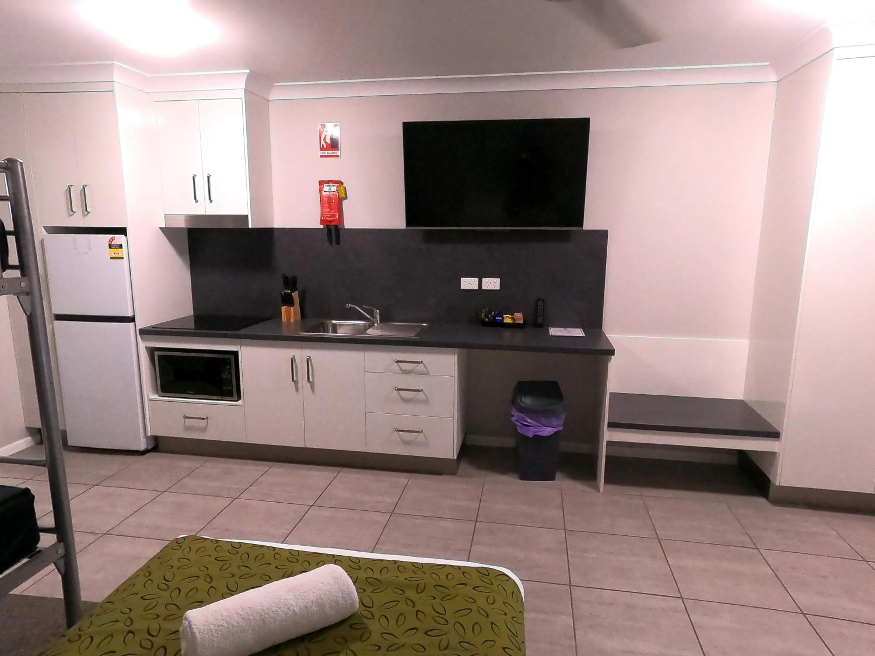 kitchen in Monte Carlo Motor Inn