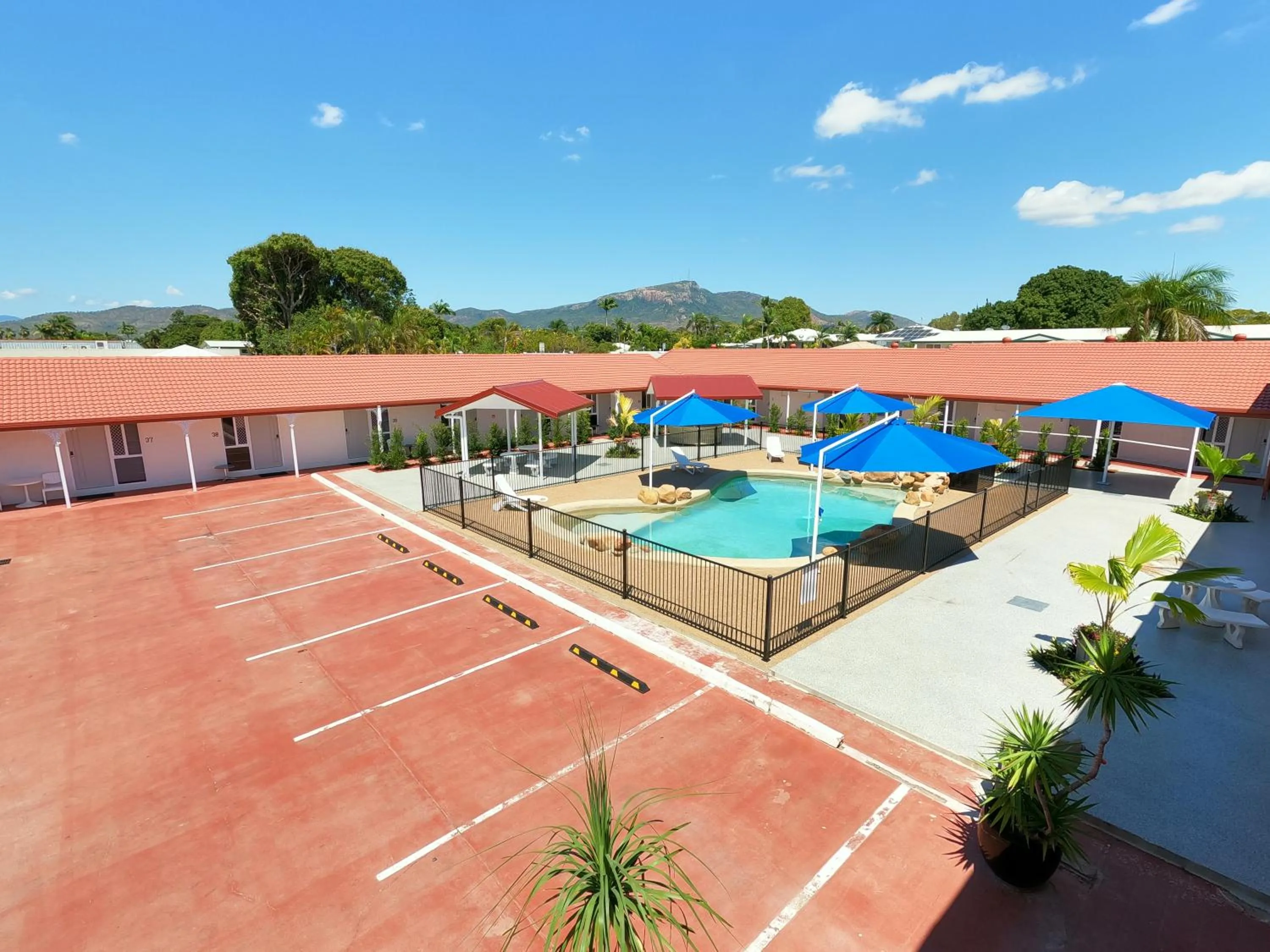 Property building in Monte Carlo Motor Inn