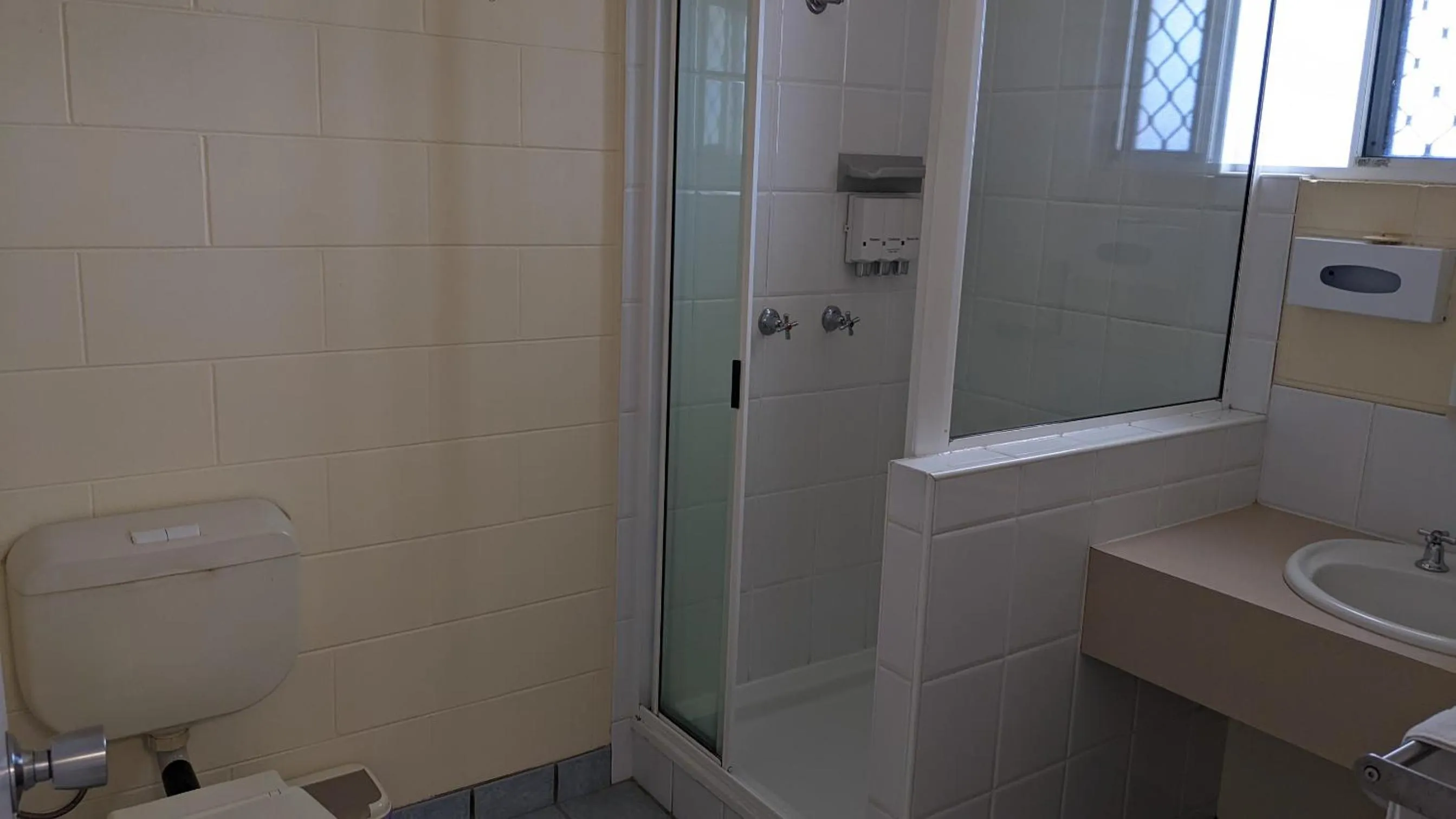 Bathroom in Monte Carlo Motor Inn