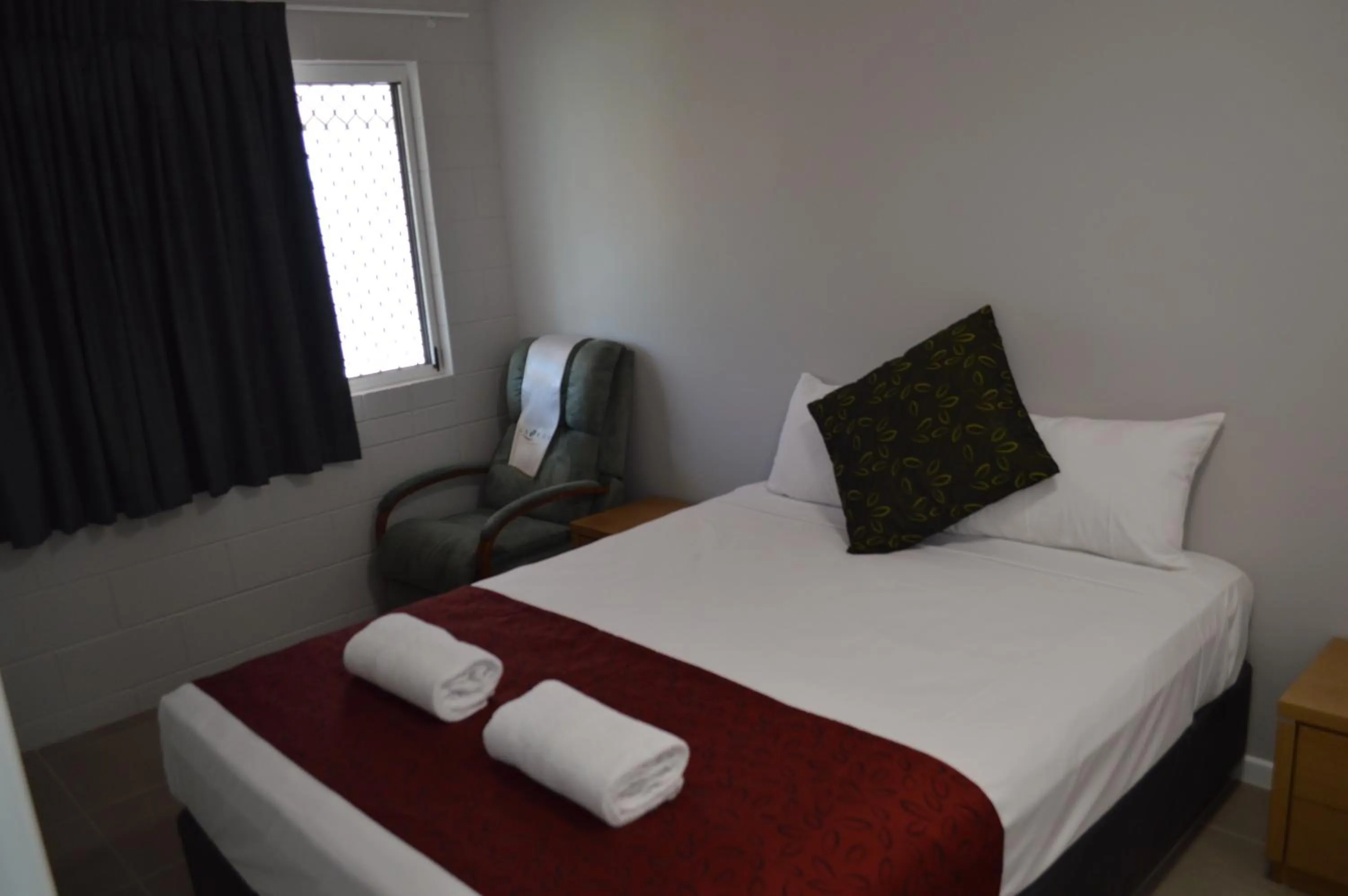 Bedroom, Bed in Monte Carlo Motor Inn