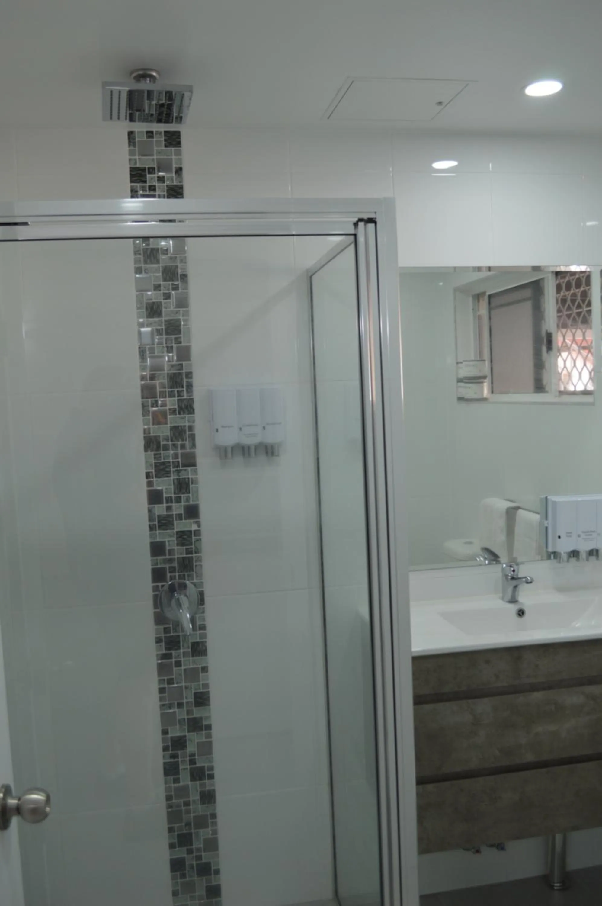 Bathroom in Monte Carlo Motor Inn