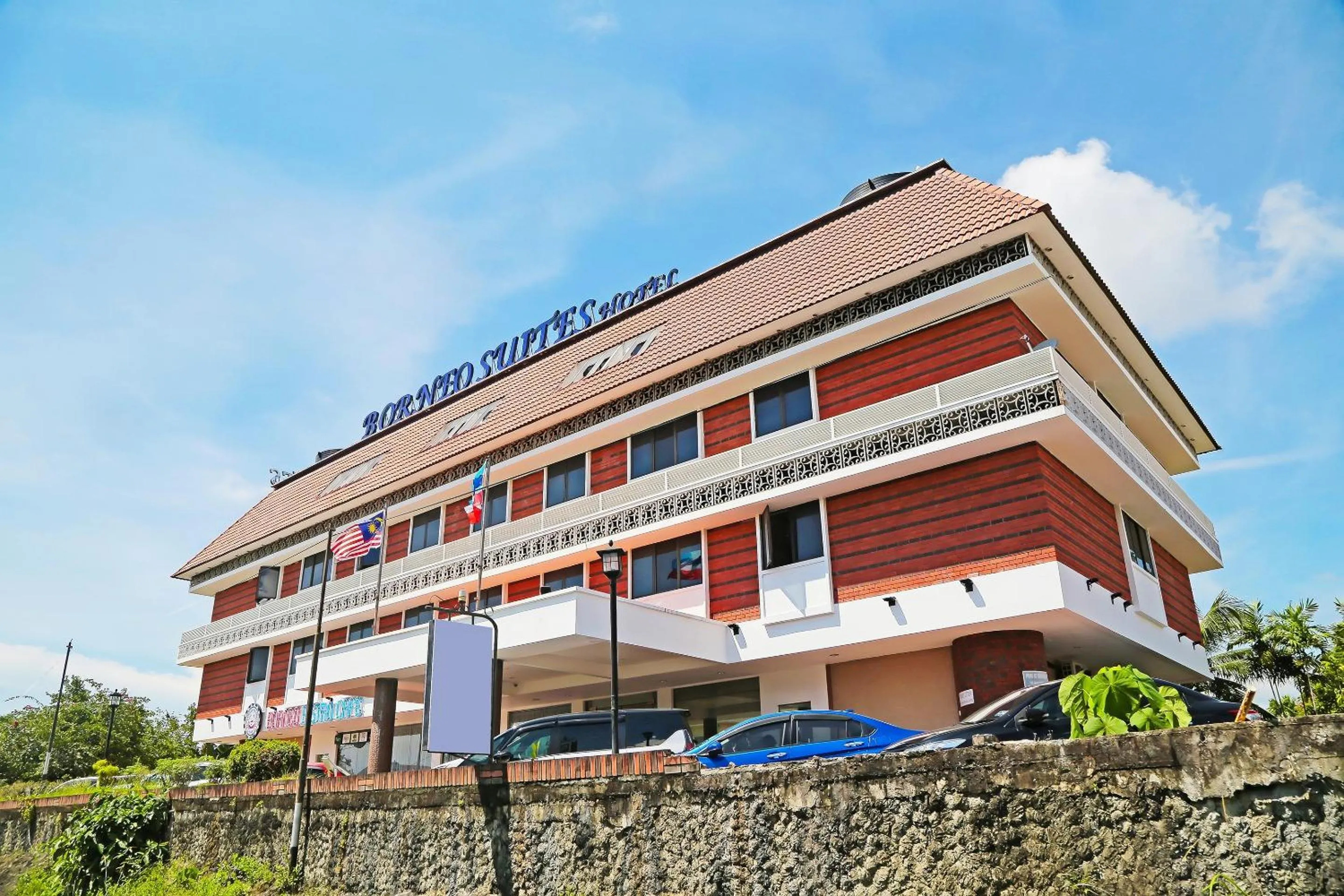Facade/entrance in Borneo Suites Hotel