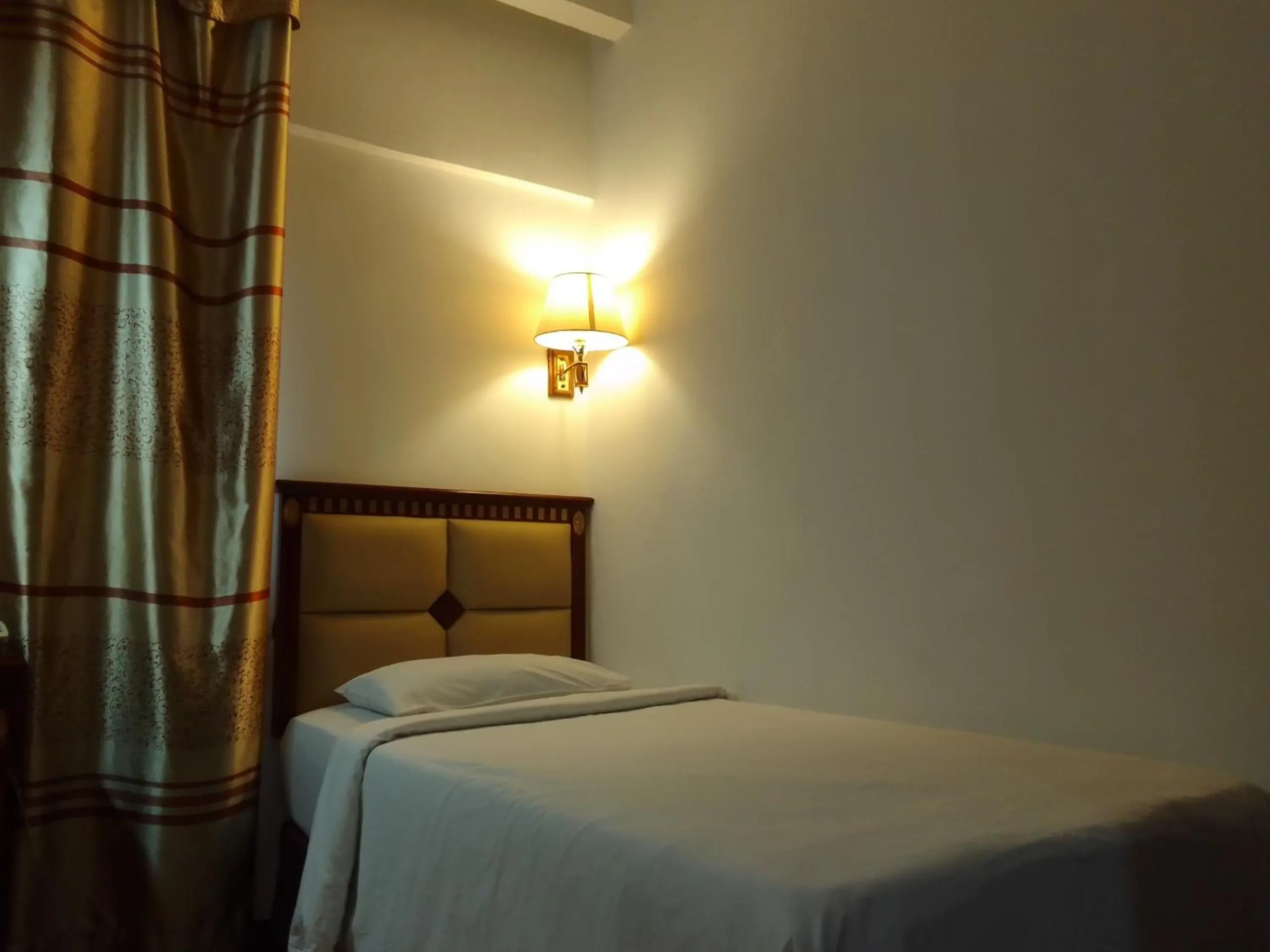 Deluxe Single Room - single occupancy in Borneo Suites Hotel