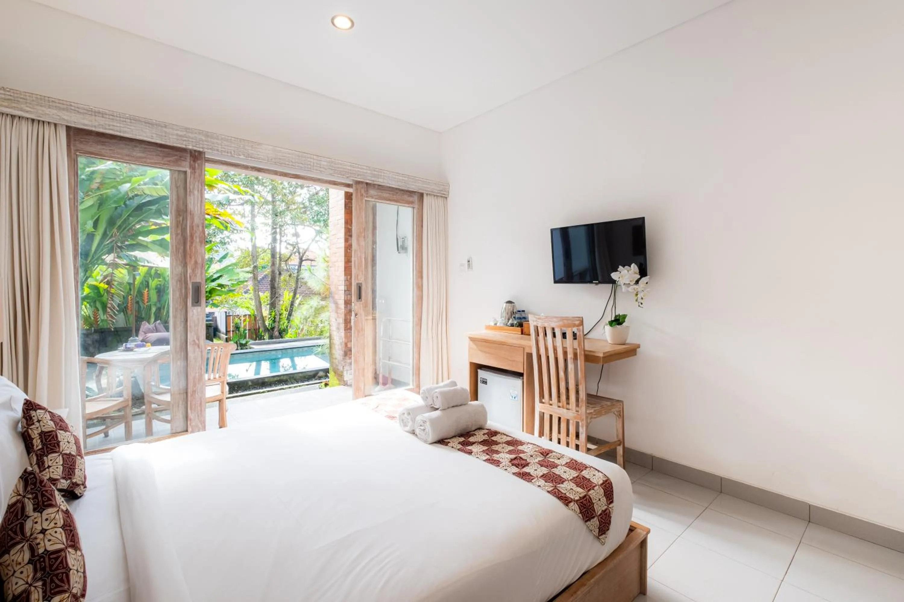 Bed in Suweta Homestay with Private Pool by Supala