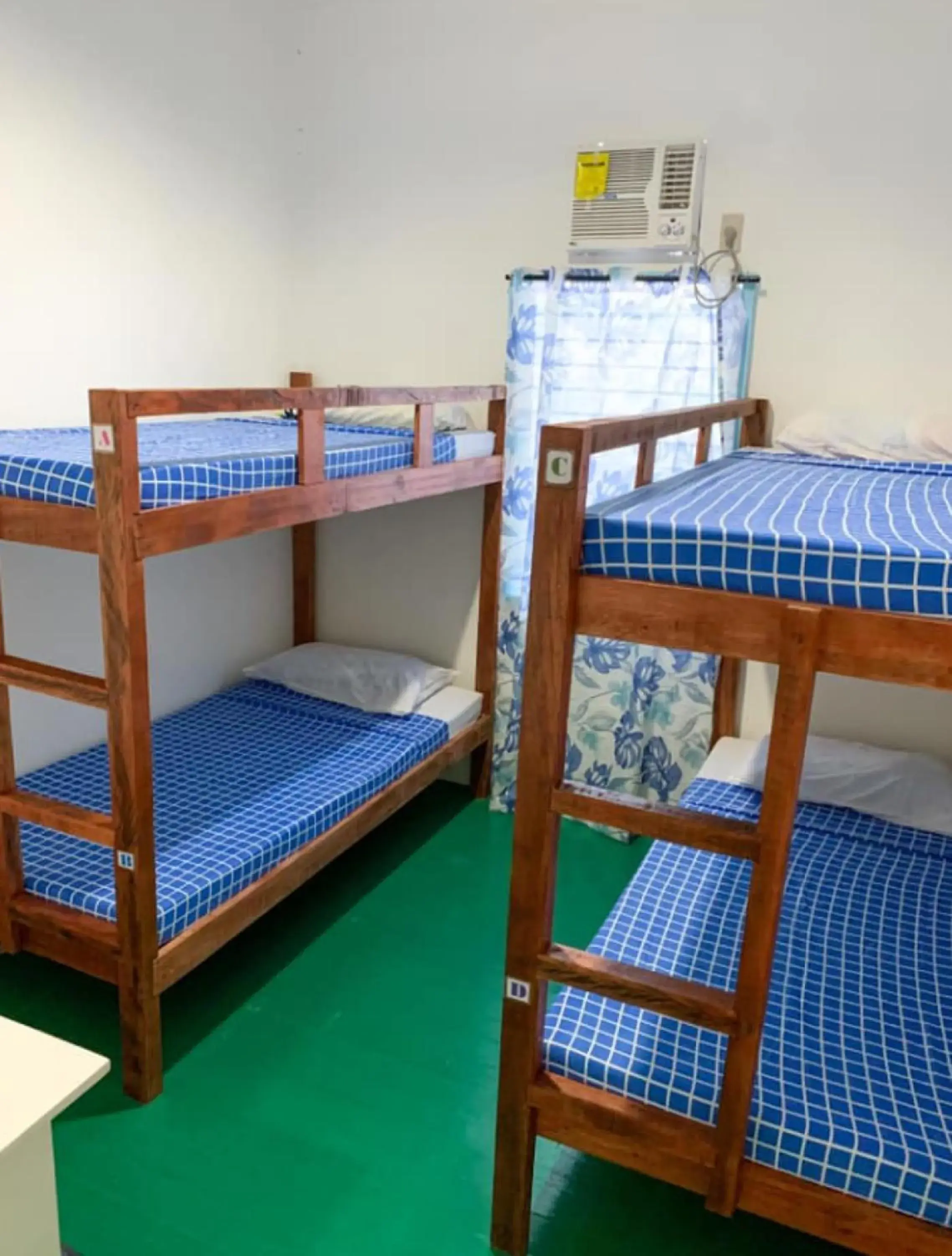 Twin Room with Shared Bathroom in RedDoorz Hostel @ Popoy's Backpackers Mati Twin Room with Shared Bathroom in RedDoorz Hostel @ Popoy's Backpackers Mati