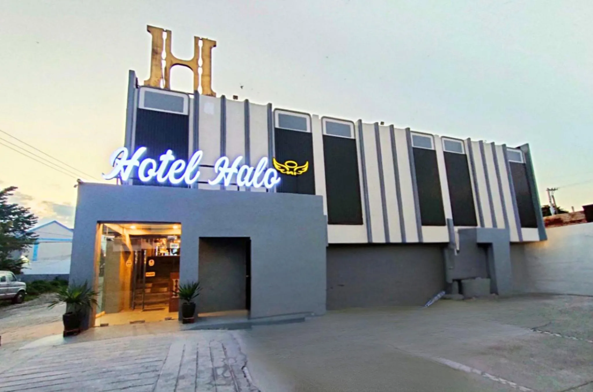 Property building in Hotel Halo Angeles City
