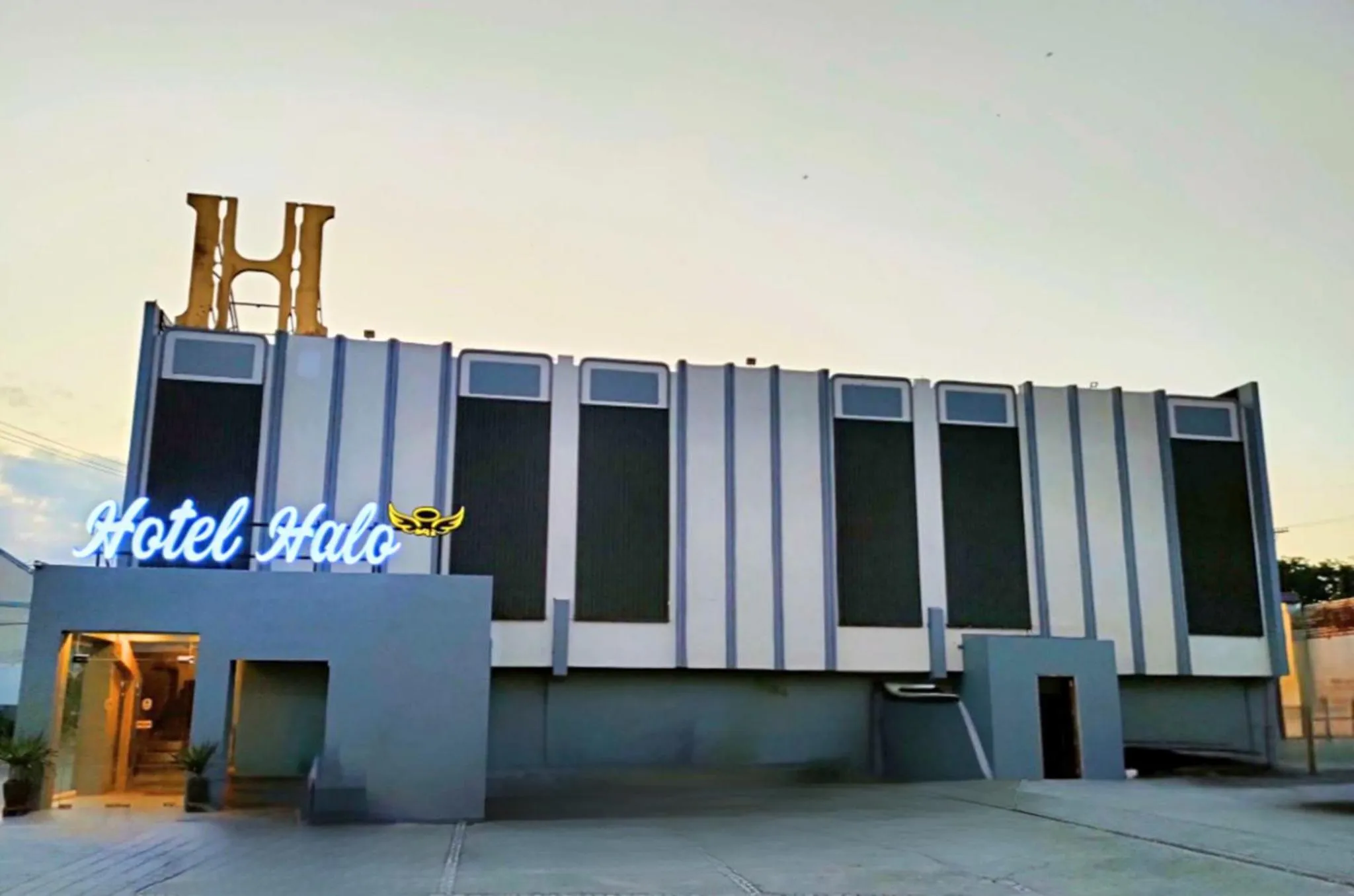 Property building in Hotel Halo Angeles City