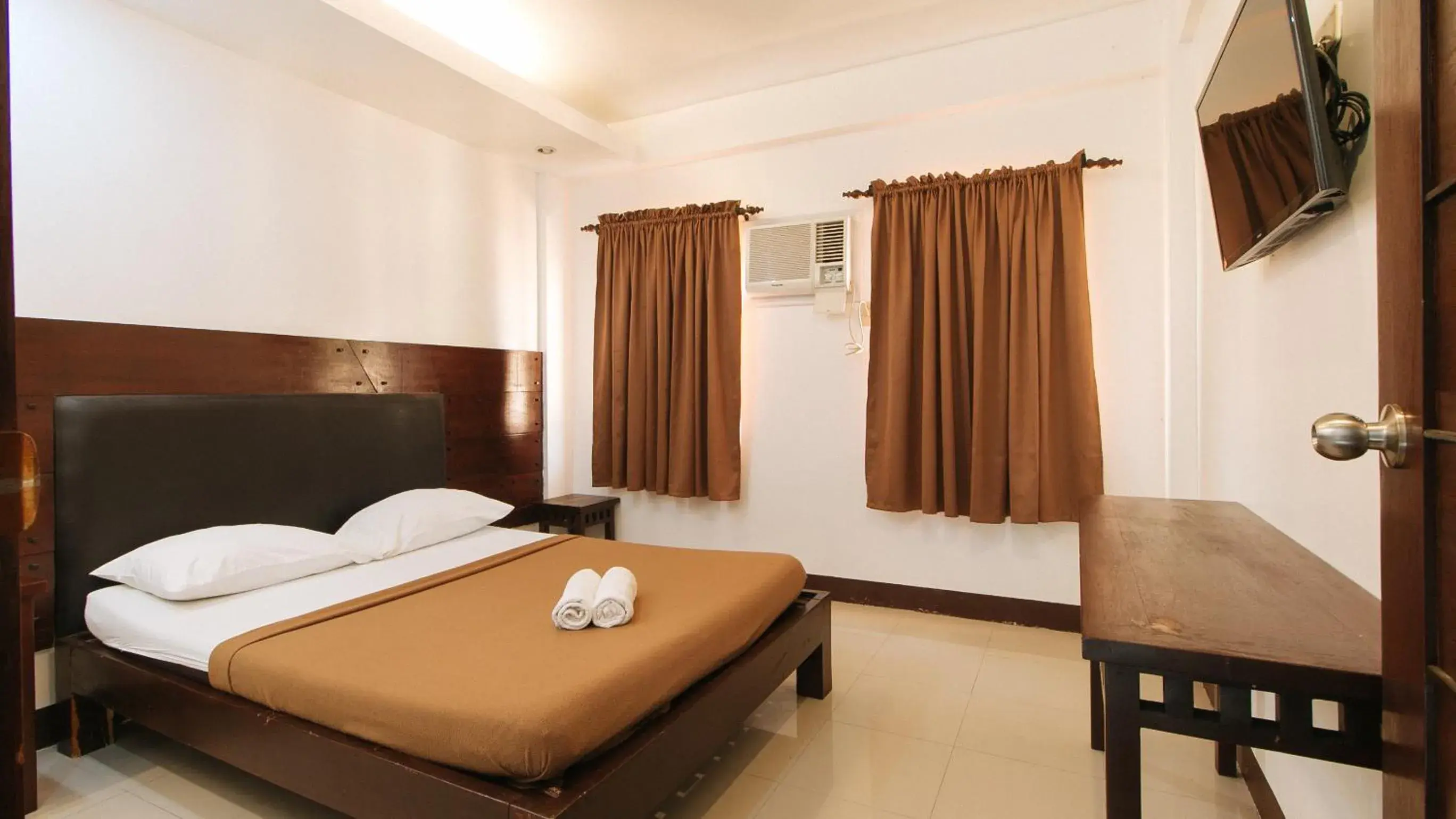 Standard Double Room in WestCourt Inn Ilocos Sur Standard Double Room in WestCourt Inn Ilocos Sur