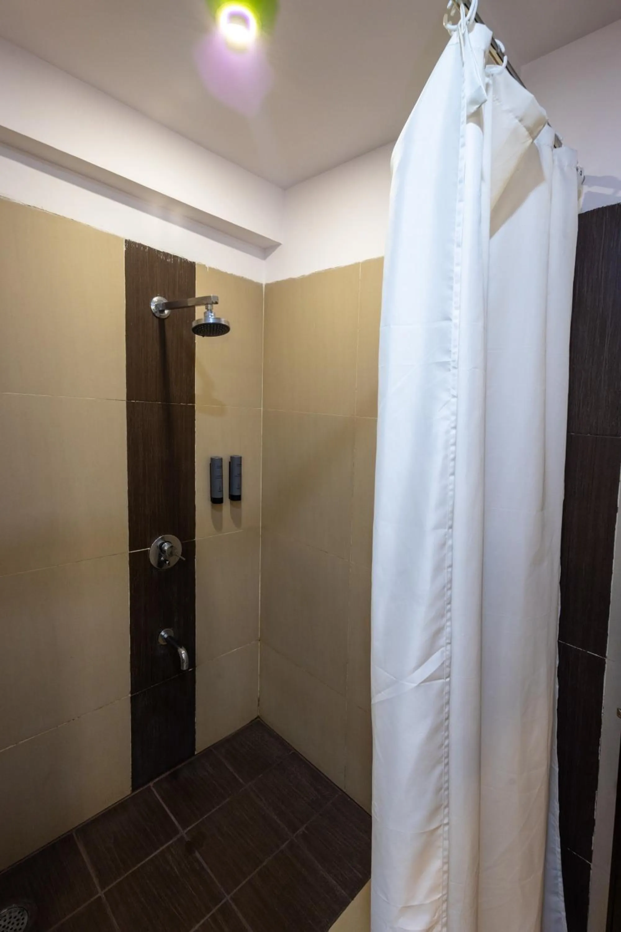 Shower in Forest Keys By VYDA