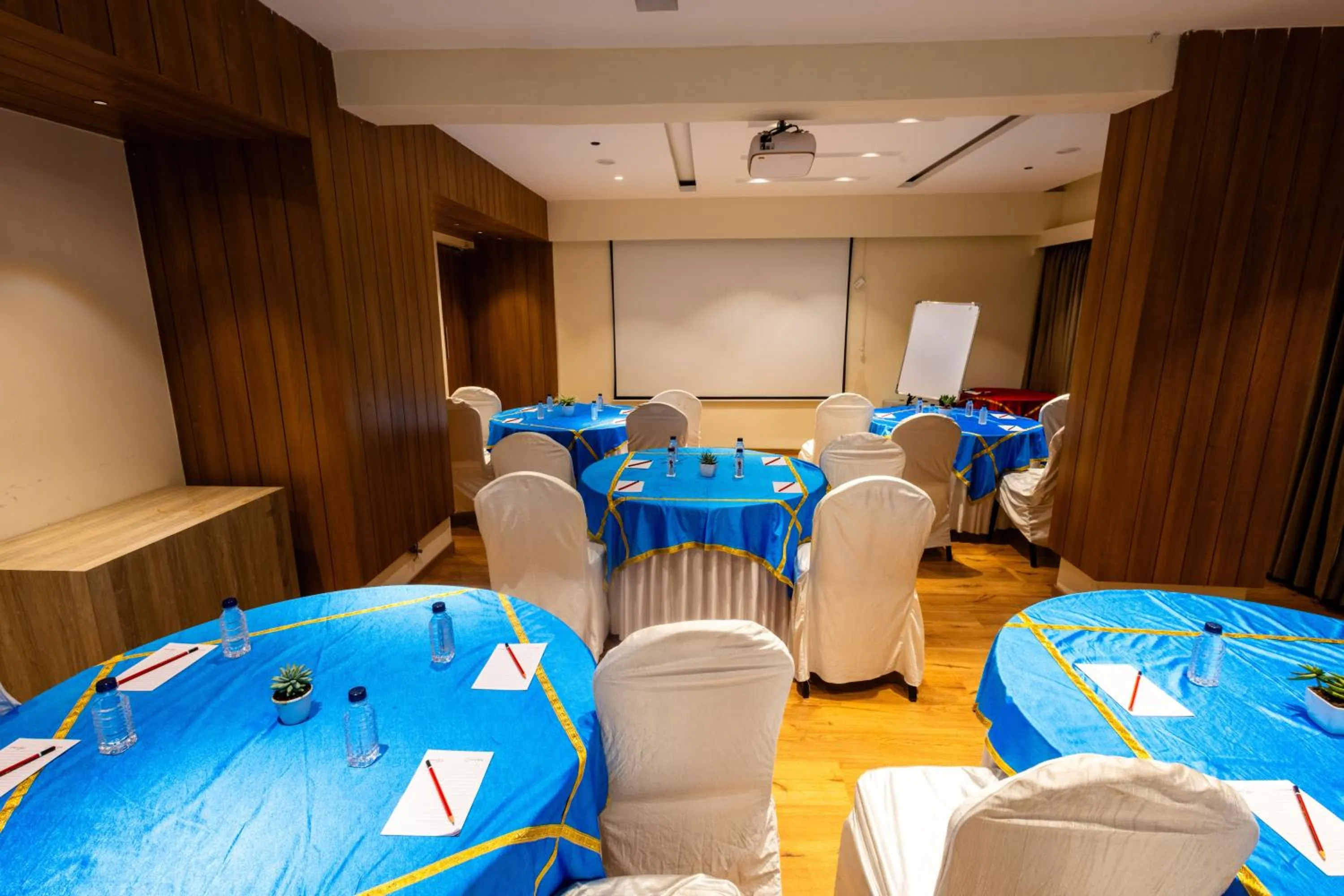 Meeting/conference room in Forest Keys By VYDA