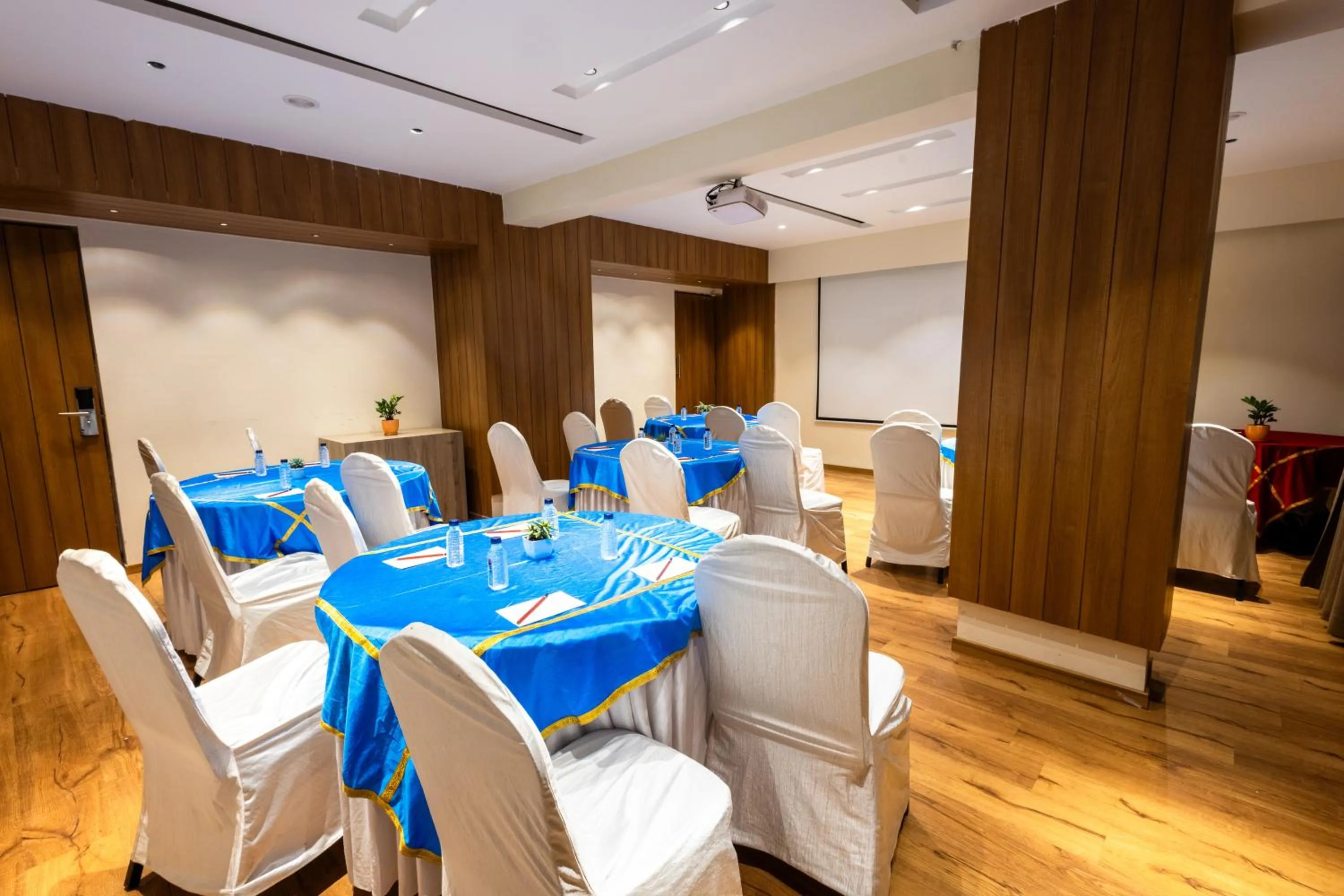 Meeting/conference room in Forest Keys By VYDA