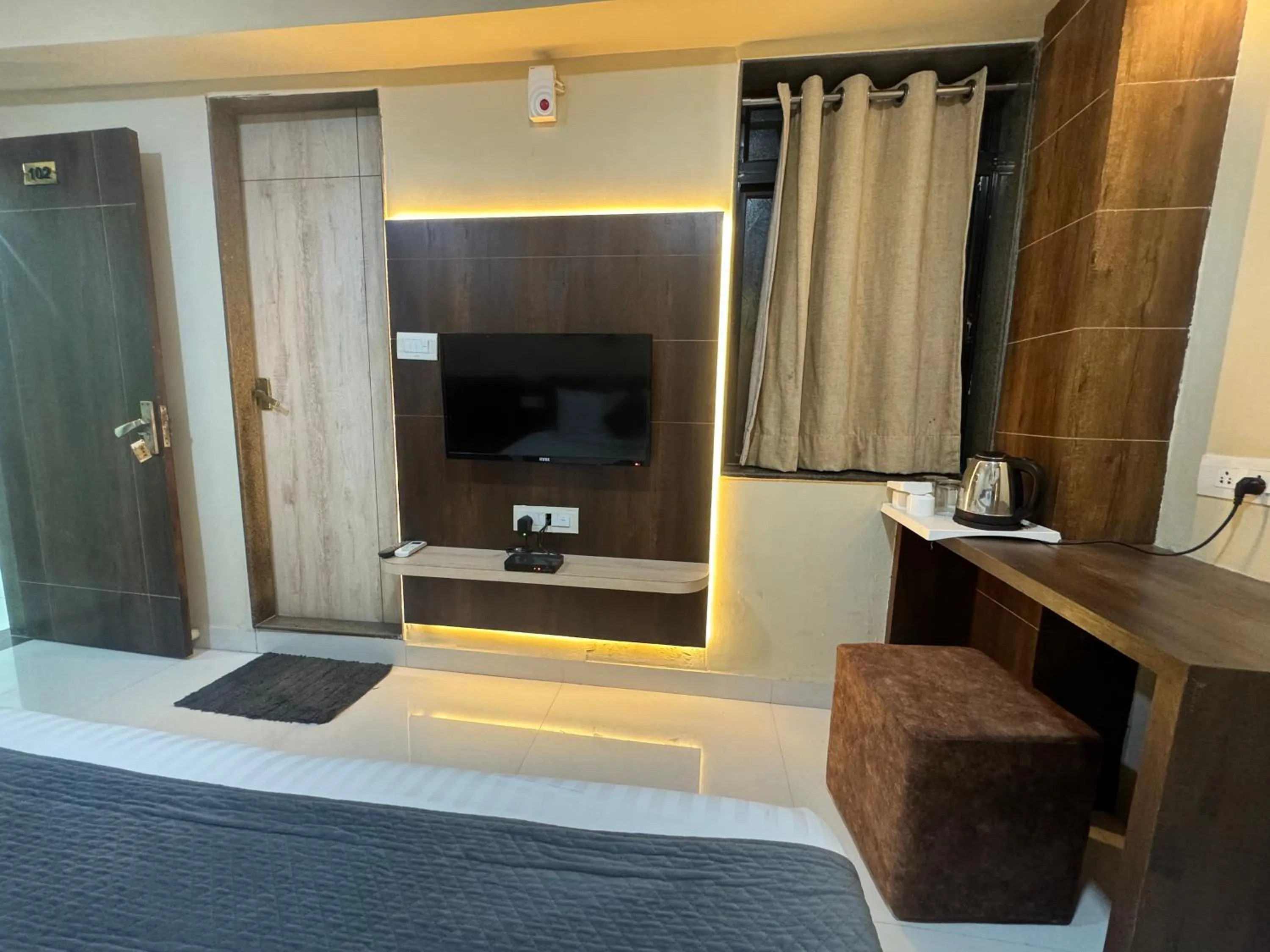 TV and multimedia in The Tripti Hotel & Banquets