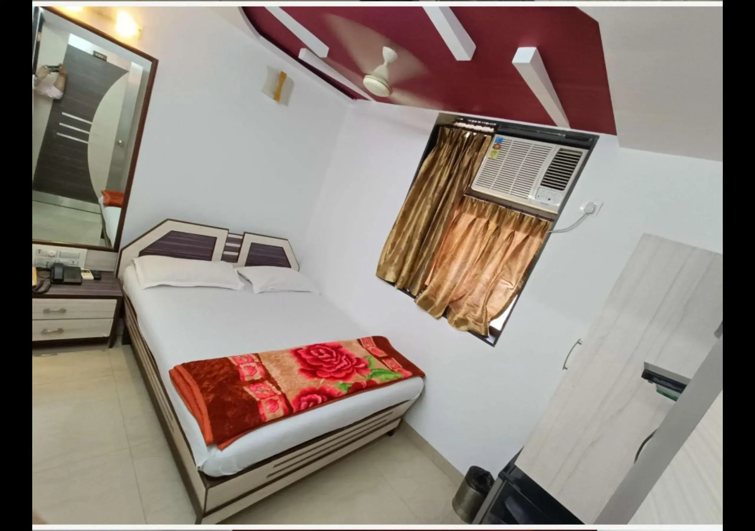 Economy Single Room - single occupancy in Hotel Broadway Colaba Economy Single Room - single occupancy in Hotel Broadway Colaba