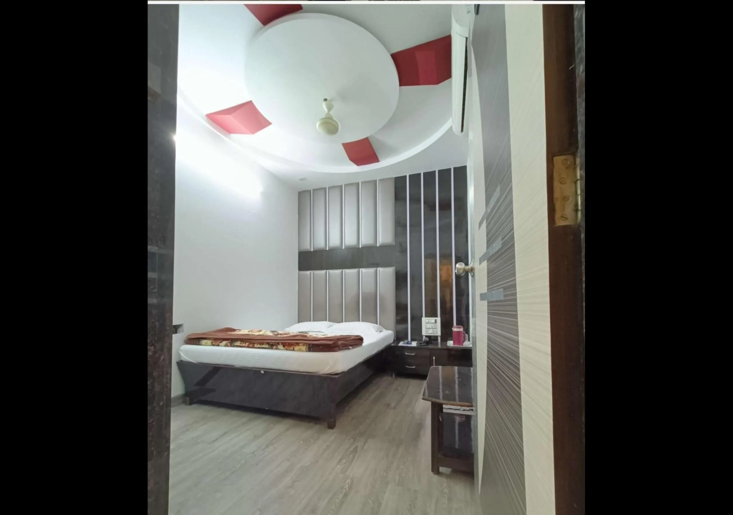 Bed in Hotel Broadway Colaba