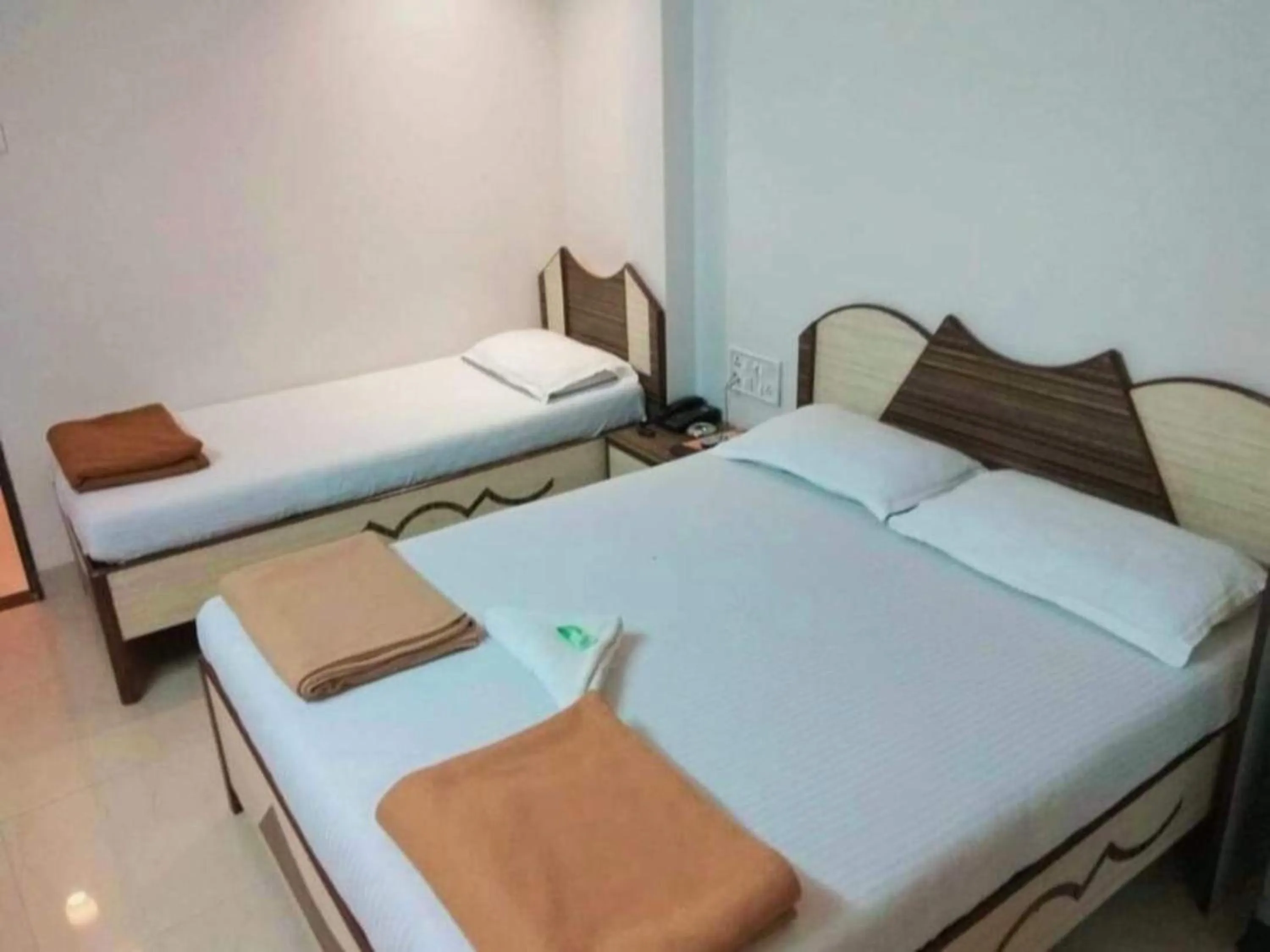 Bed in Hotel Broadway Colaba