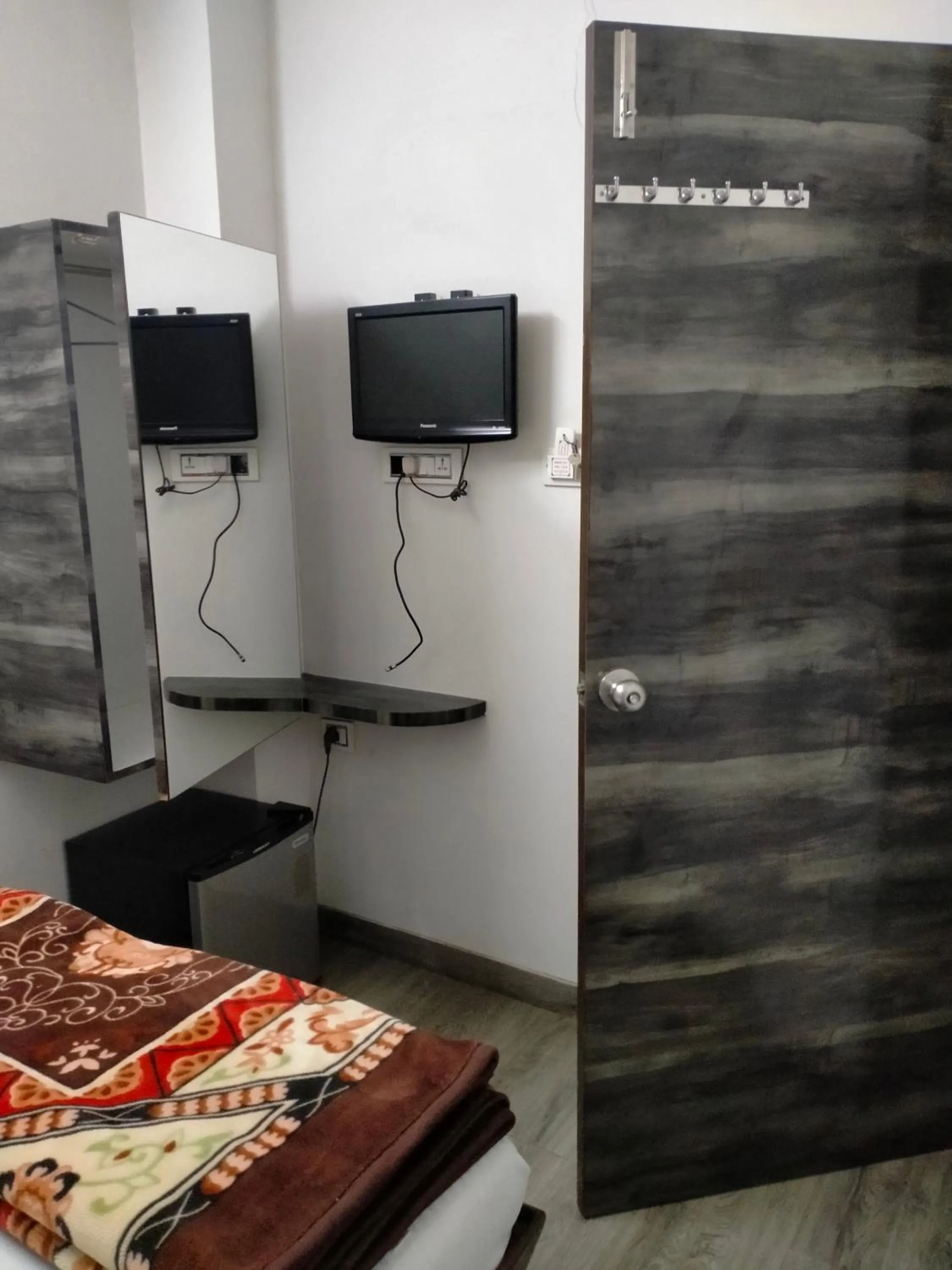 TV and multimedia in Hotel Broadway Colaba