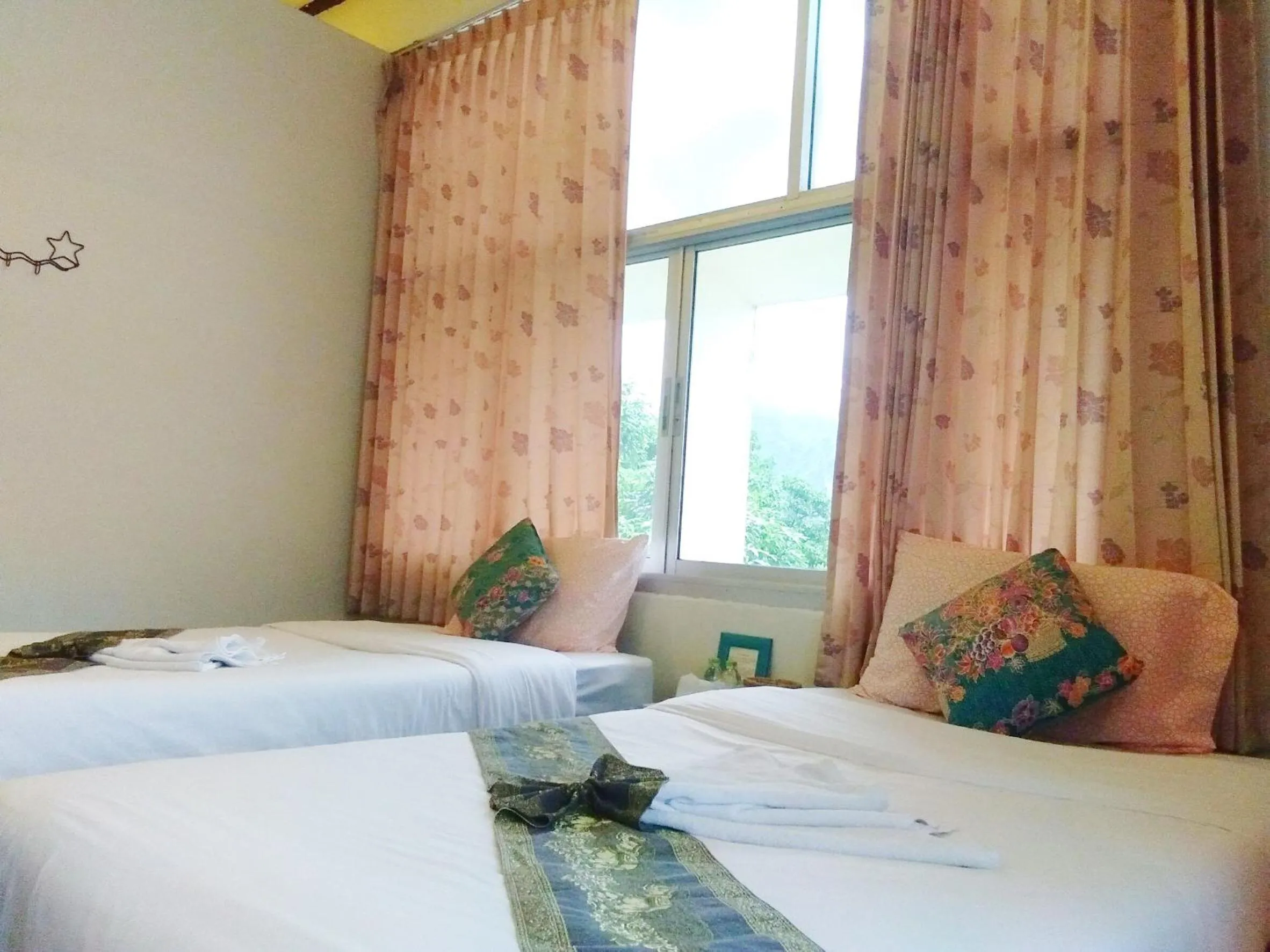 Bed in Thaweesuk Heritage Homestay