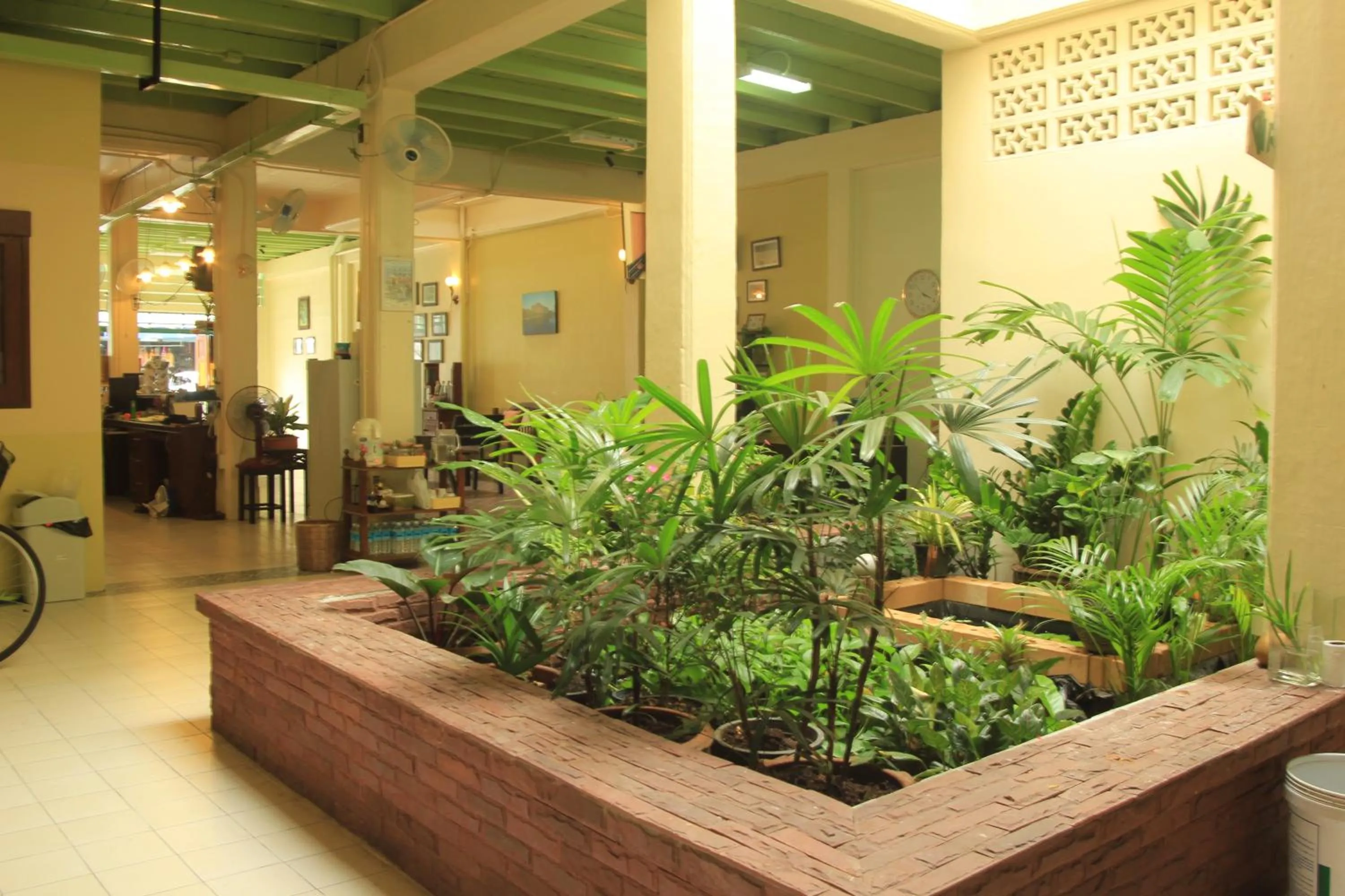 Lobby or reception in Thaweesuk Heritage Homestay