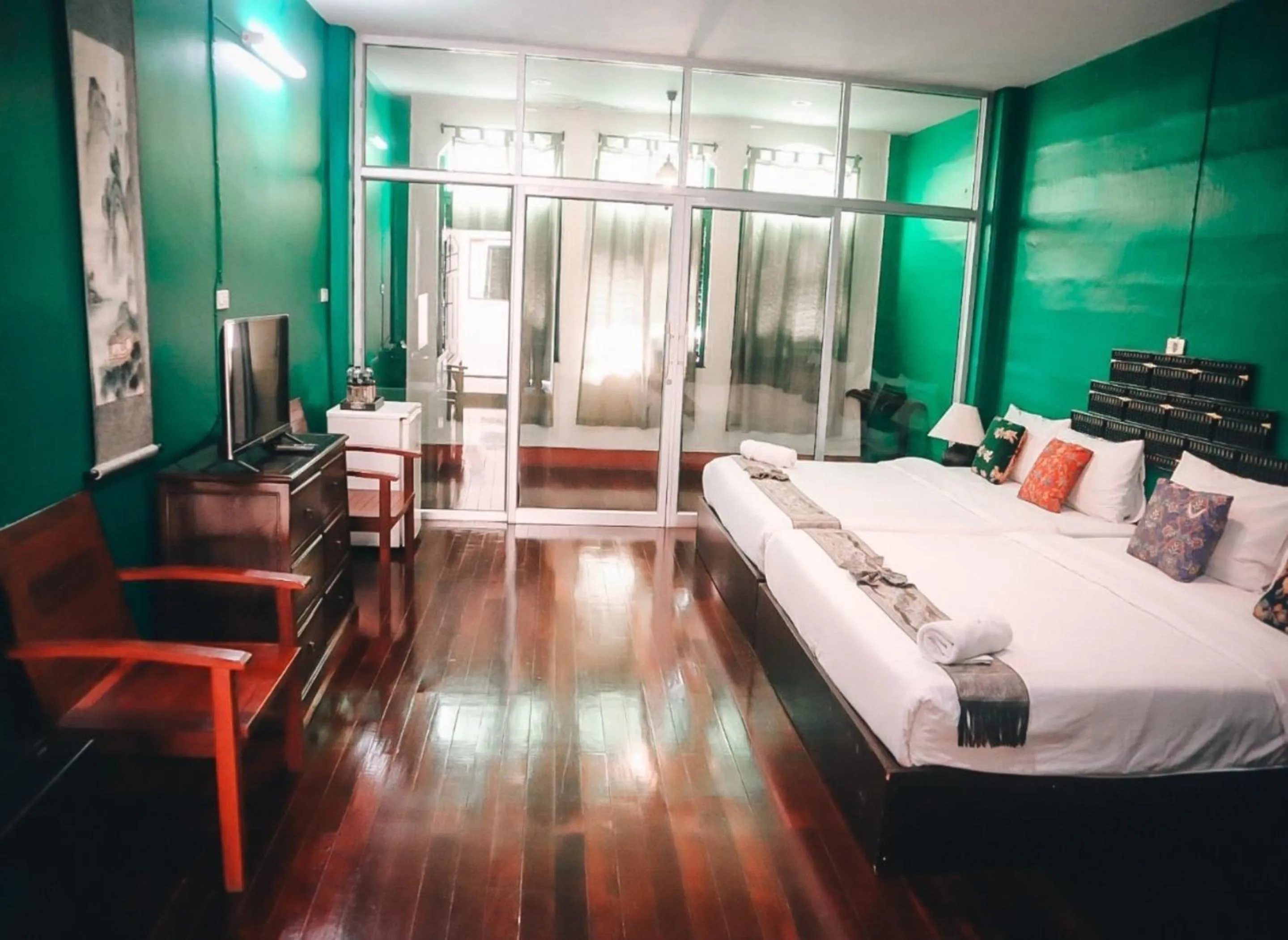 Photo of the whole room, Bed in Thaweesuk Heritage Homestay