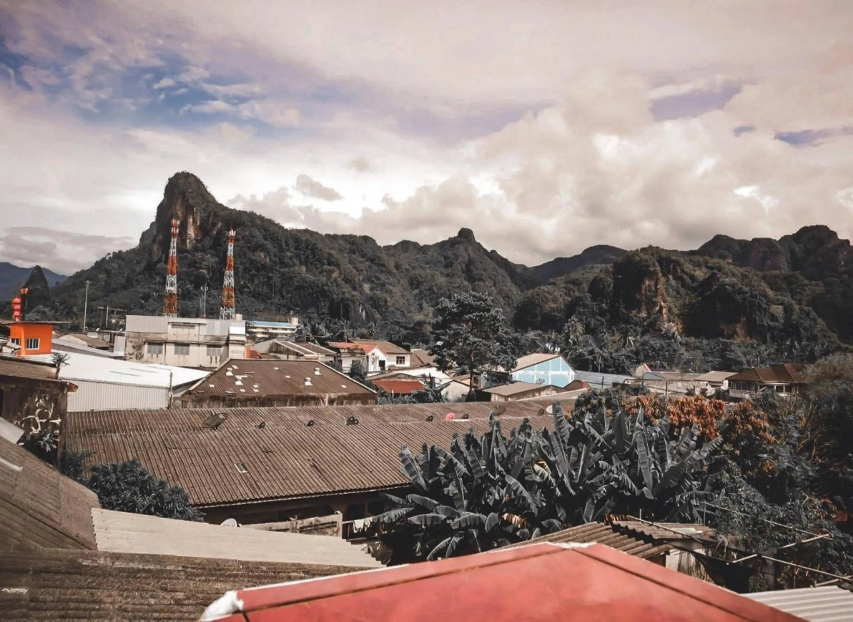 Mountain view in Thaweesuk Heritage Homestay