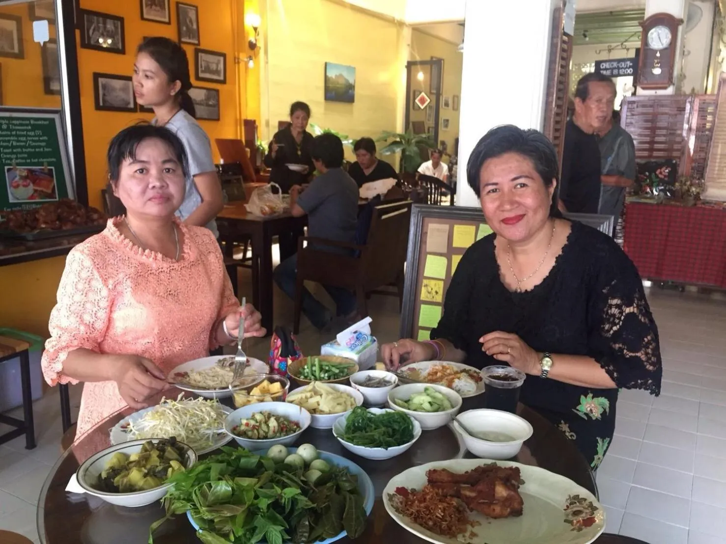 Day in Thaweesuk Heritage Homestay