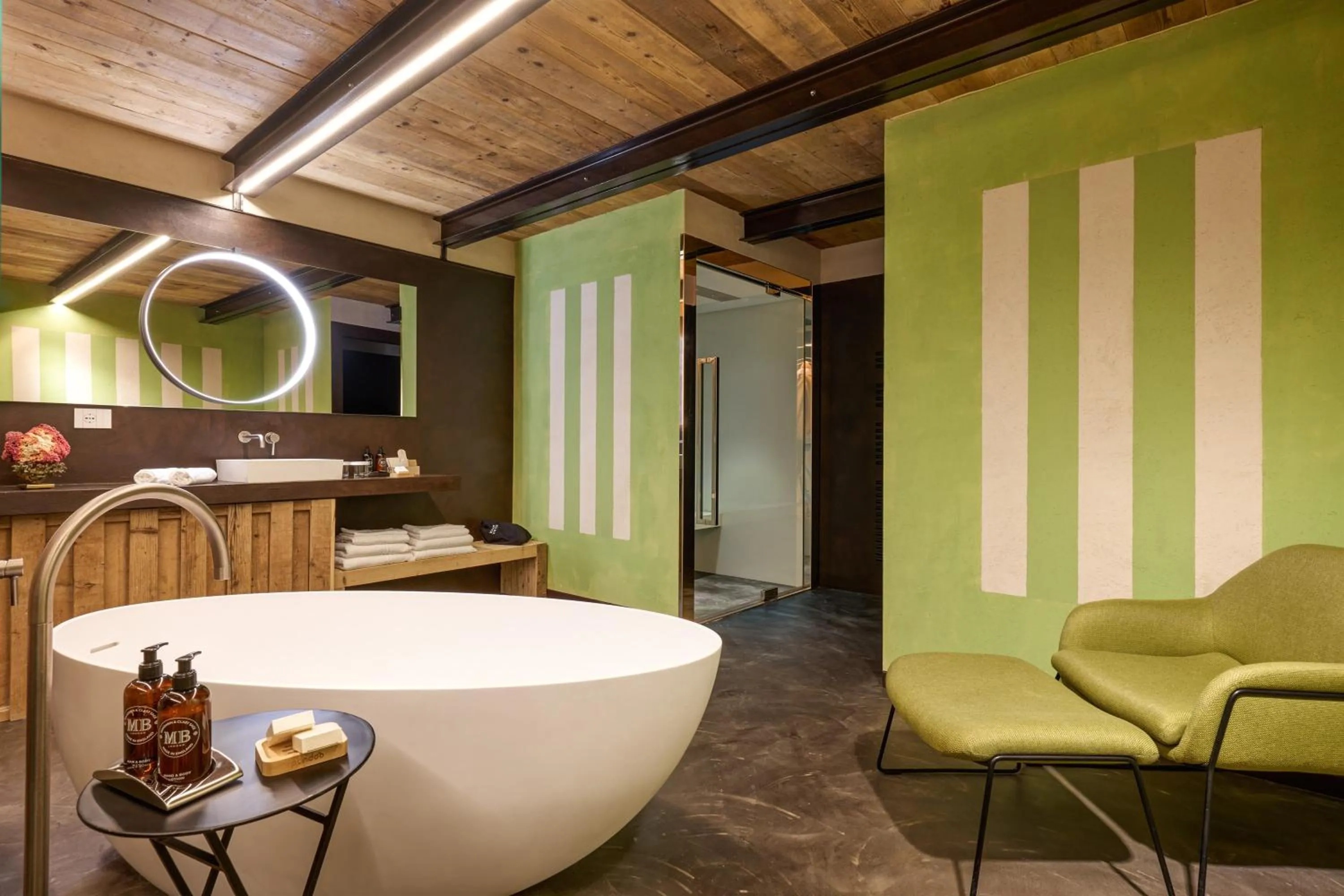 Hot Tub in Villa Balis Crema Verona Hills