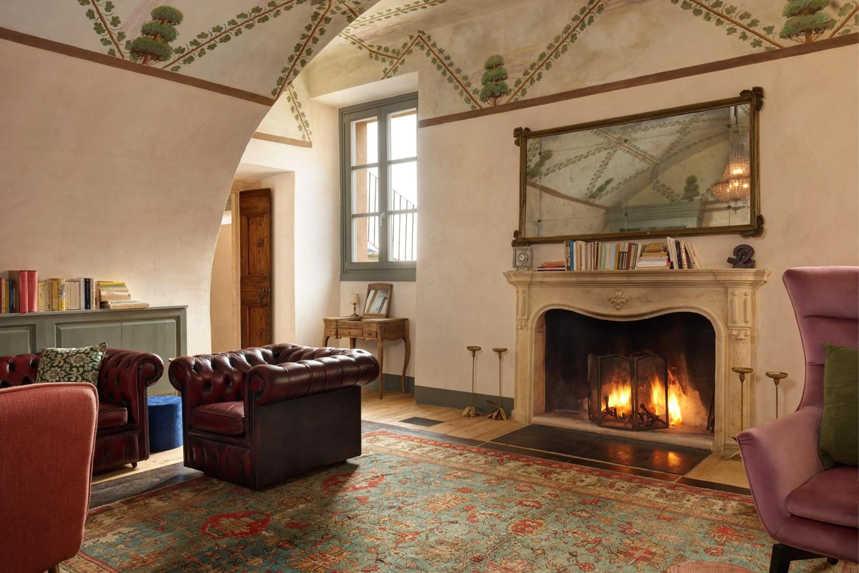 Communal lounge/ TV room in Villa Balis Crema Verona Hills