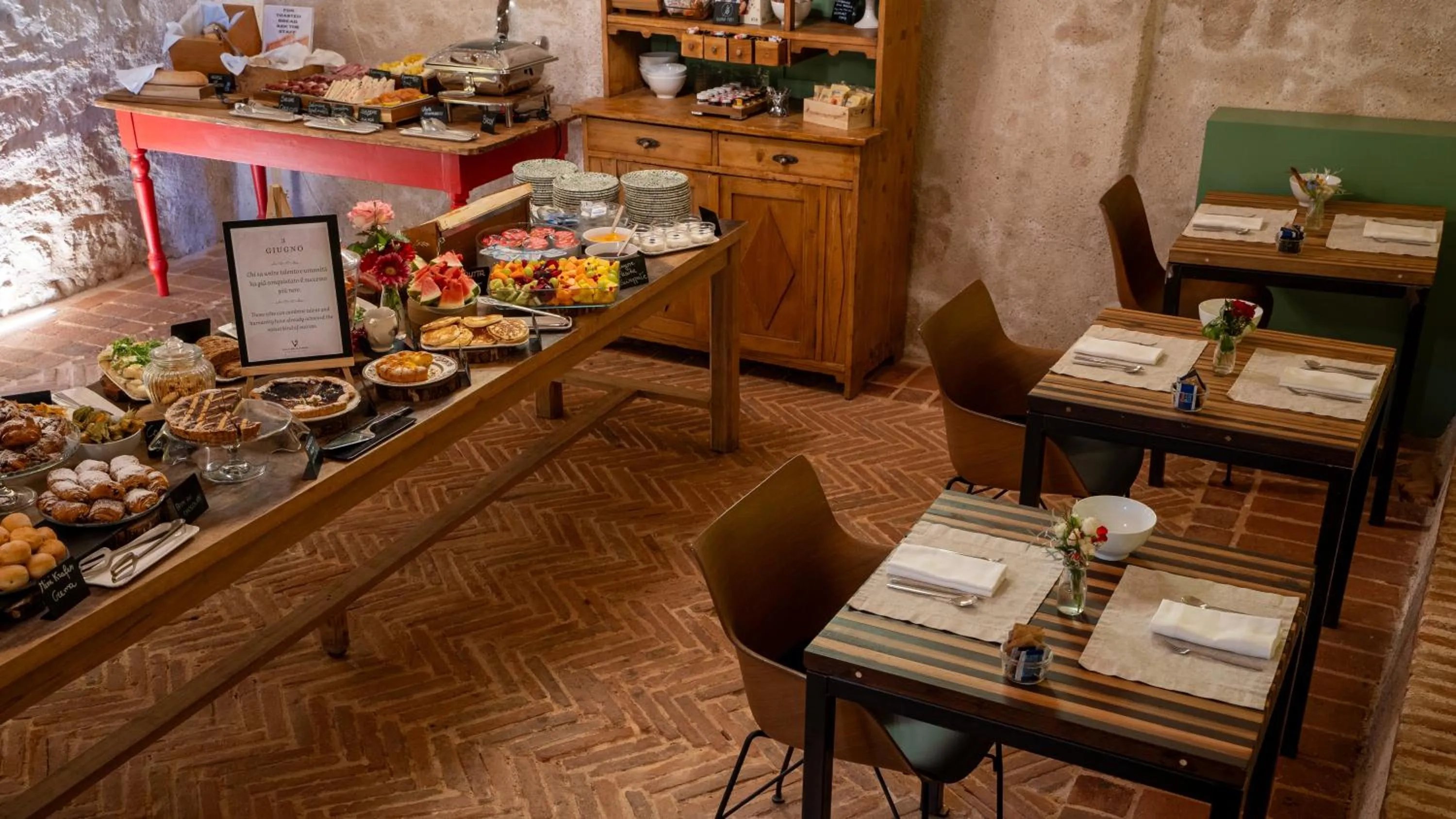 Restaurant/places to eat in Villa Balis Crema Verona Hills