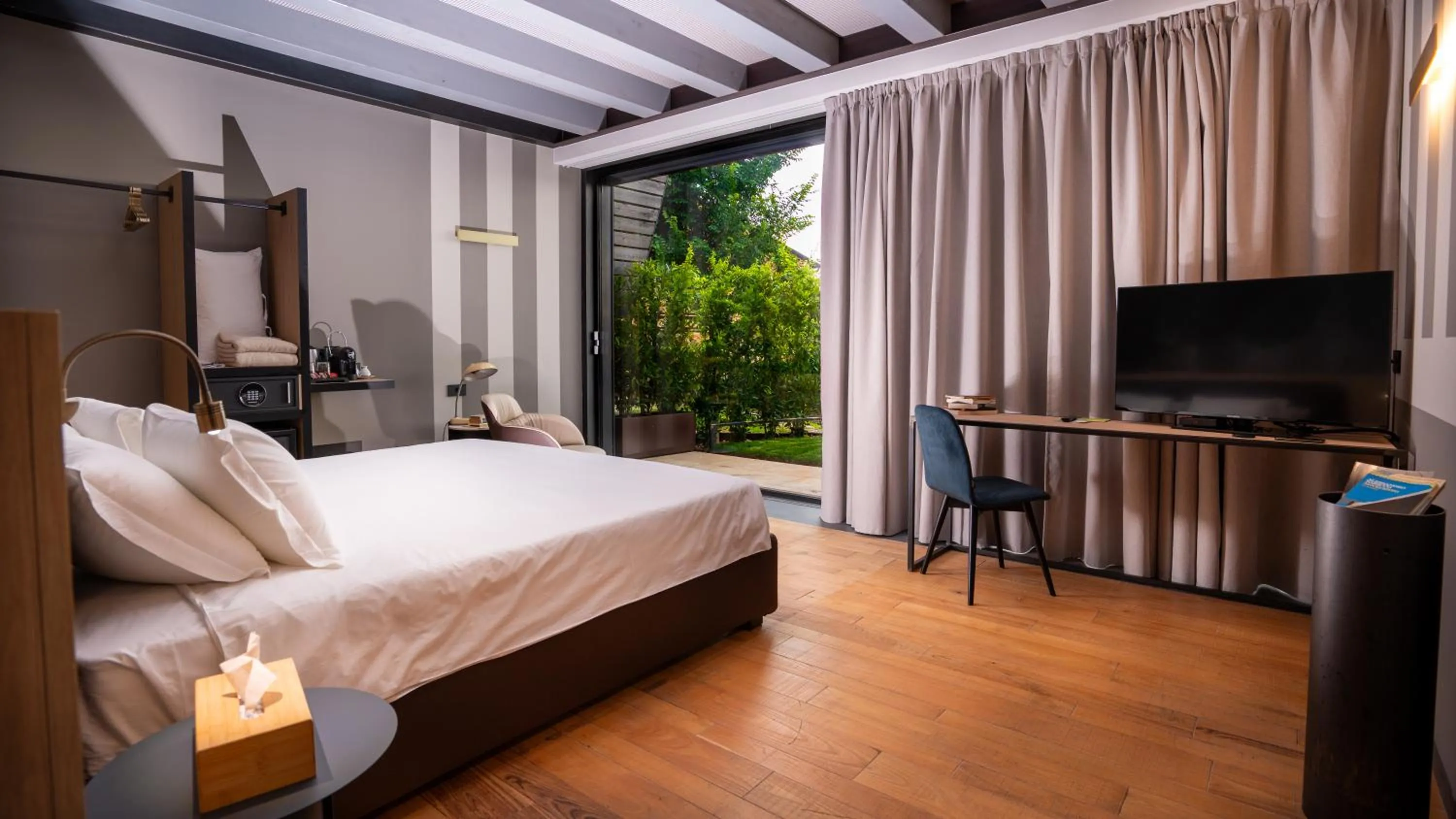 Bedroom, Bed in Villa Balis Crema Verona Hills