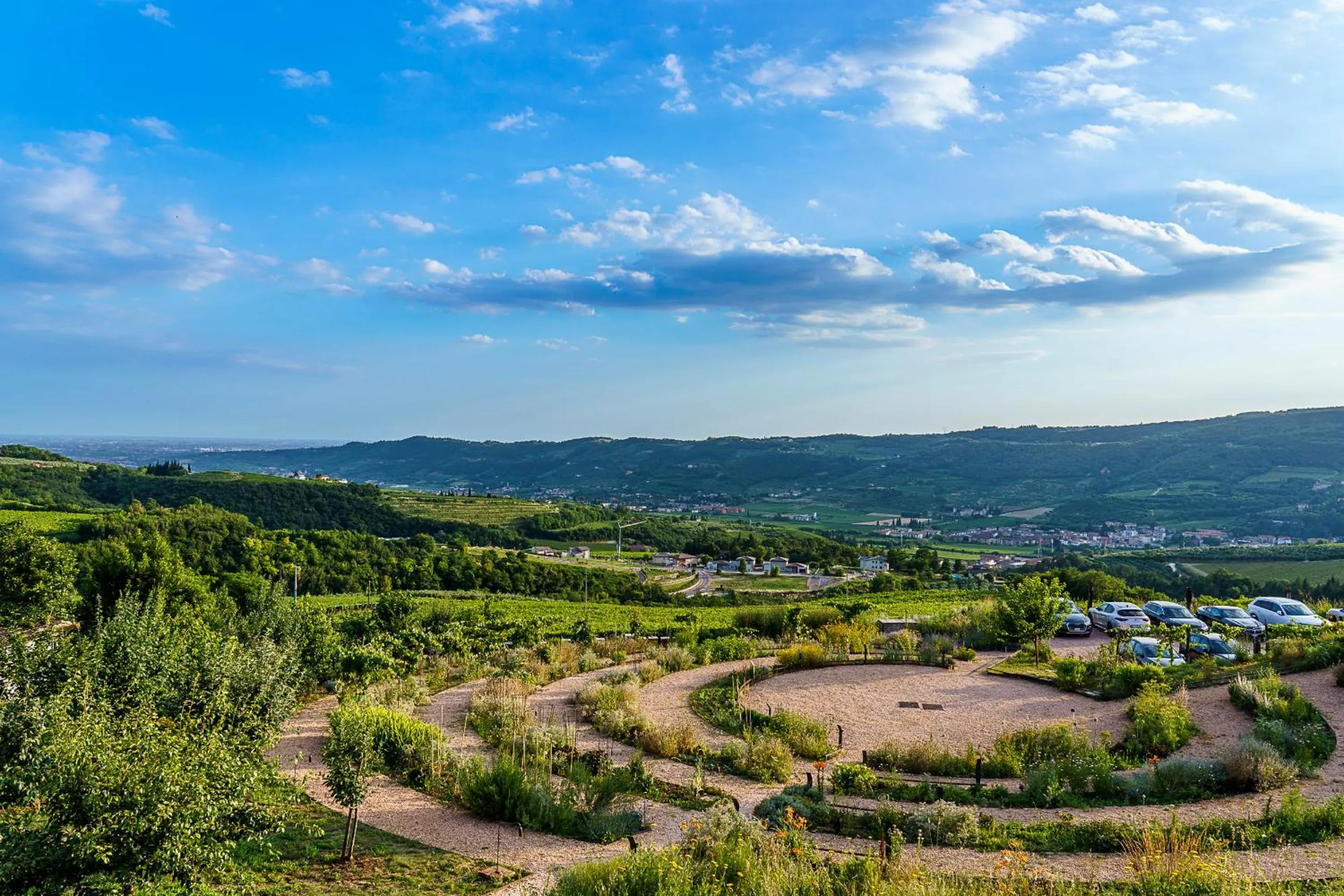 Garden view in Villa Balis Crema Verona Hills