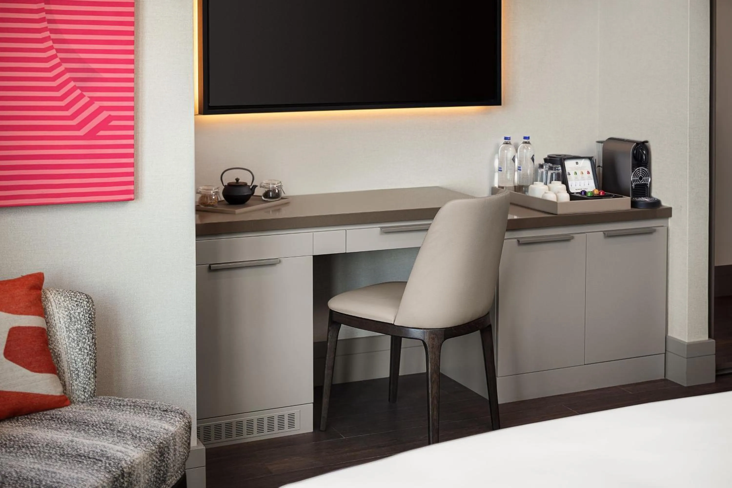 Photo of the whole room, TV/Entertainment Center in Avantgarde Hotel Taksim Square