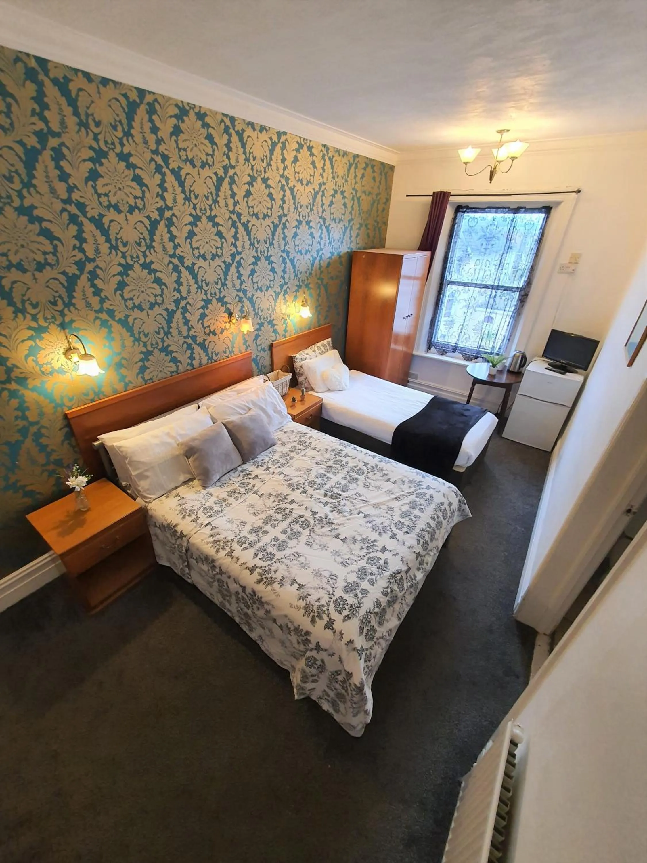 Bed in Bourne Hall Hotel