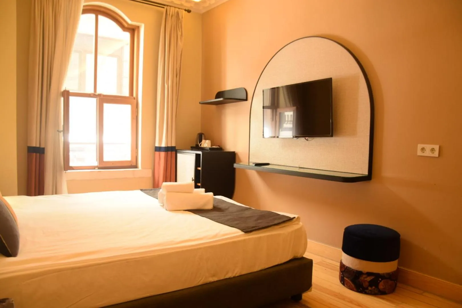 Communal lounge/ TV room, Bed in Sirin Han Hotel Old City