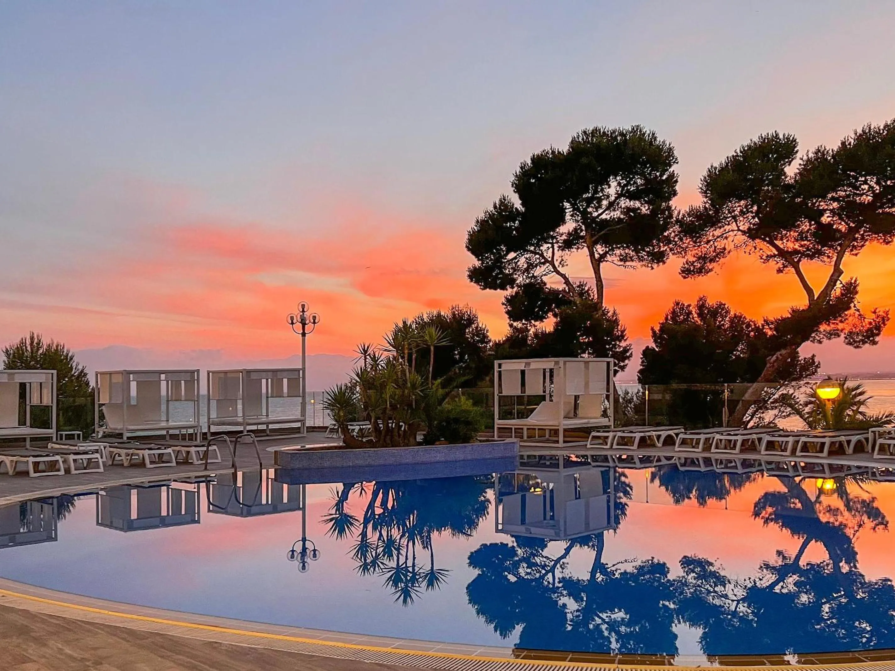 Swimming pool in Hotel Best Punta Dorada