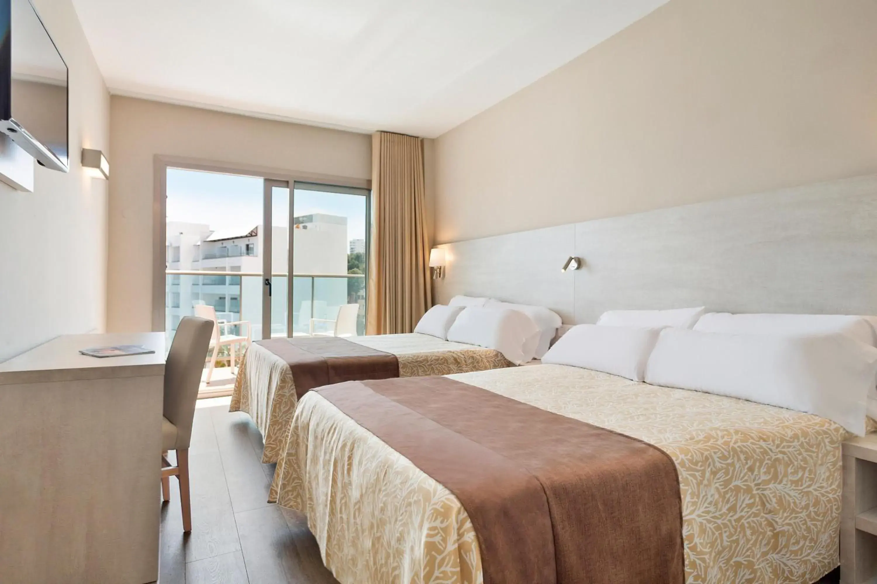 Standard Double Room in Hotel Best Punta Dorada Standard Double Room in Hotel Best Punta Dorada