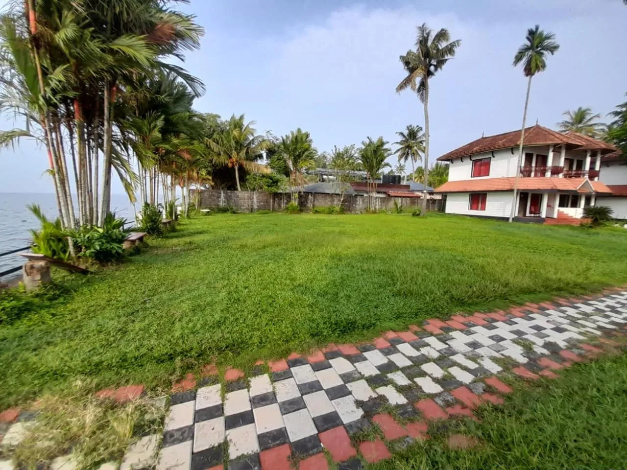 Property building in Doves Goldfieldd Lake Resort