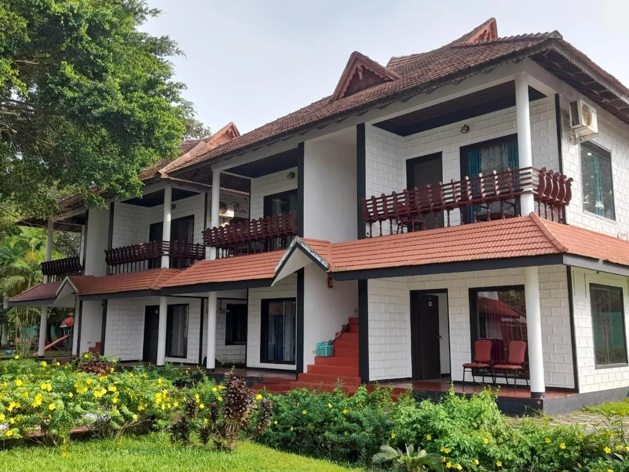 Property building in Doves Goldfieldd Lake Resort