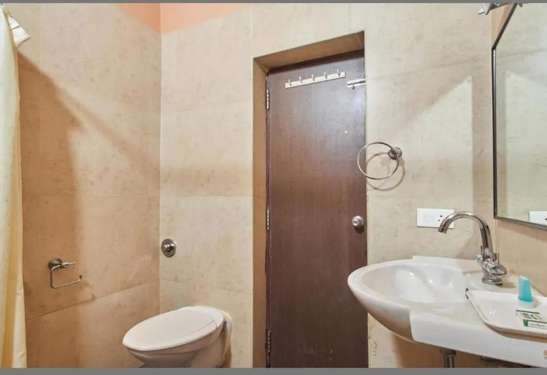 Shower in Doves Goldfieldd Lake Resort