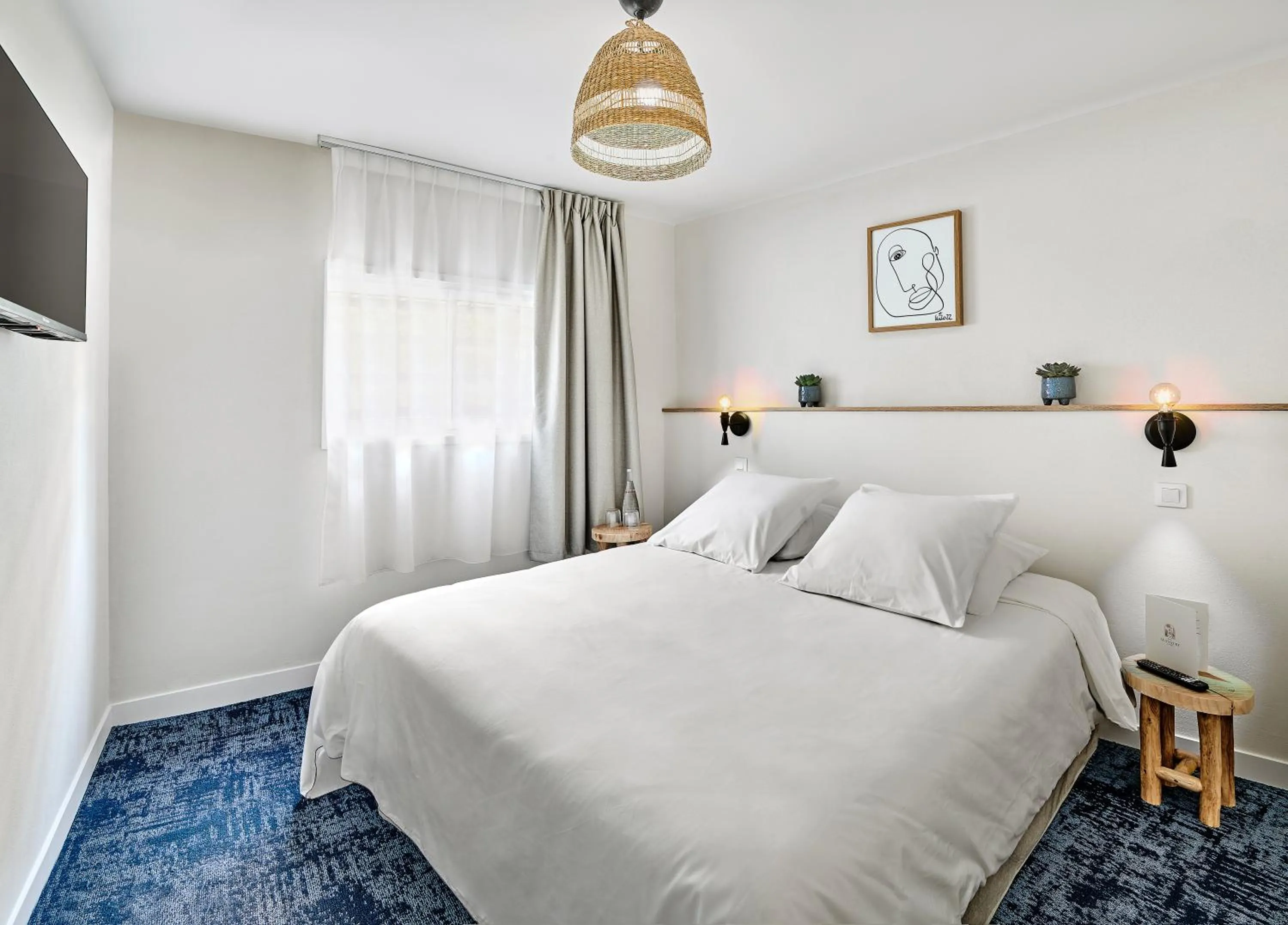 Bedroom, Bed in Hotel Le Suquet Cannes