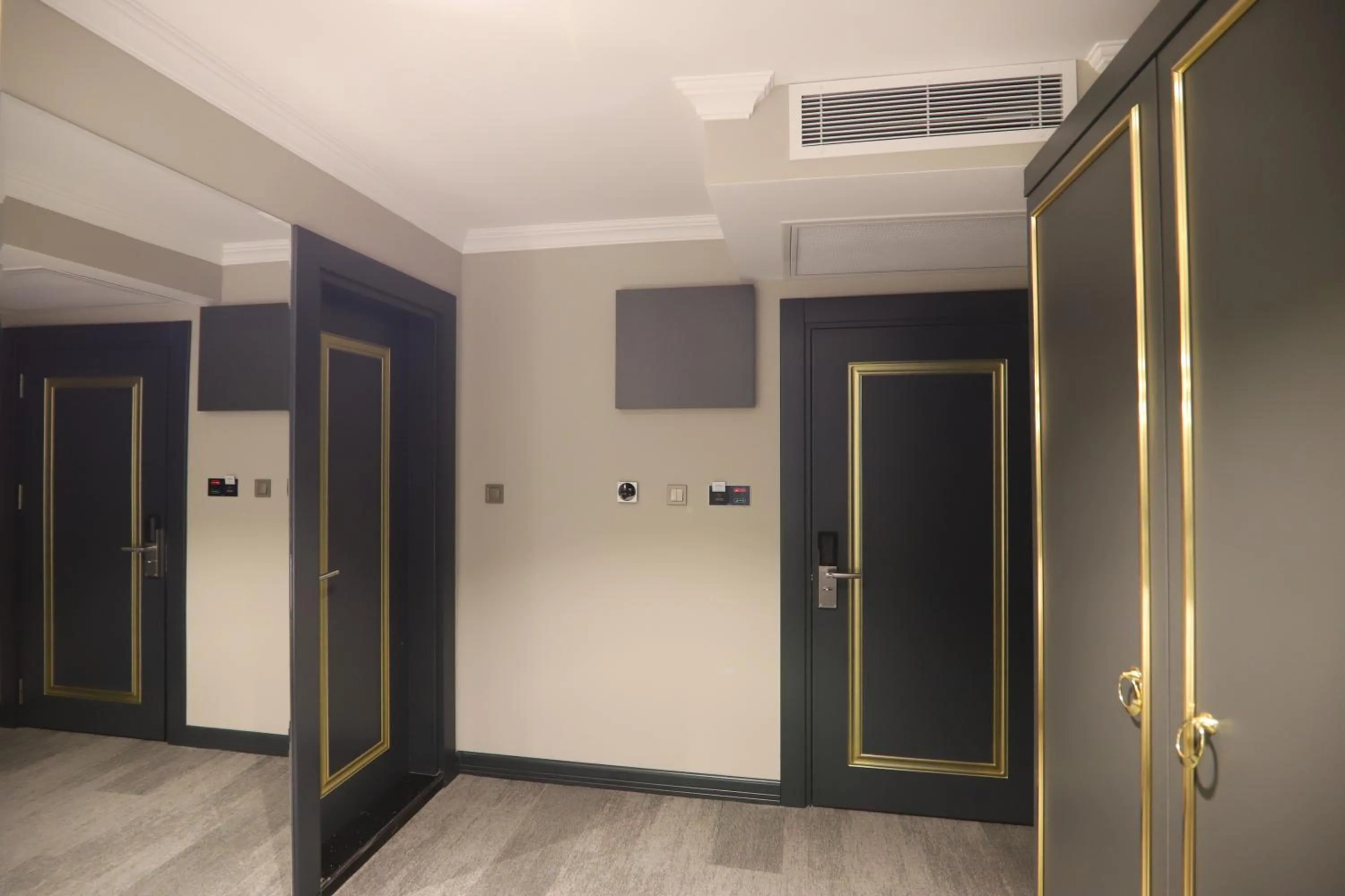 wardrobe in Bayrak Grand Hotel