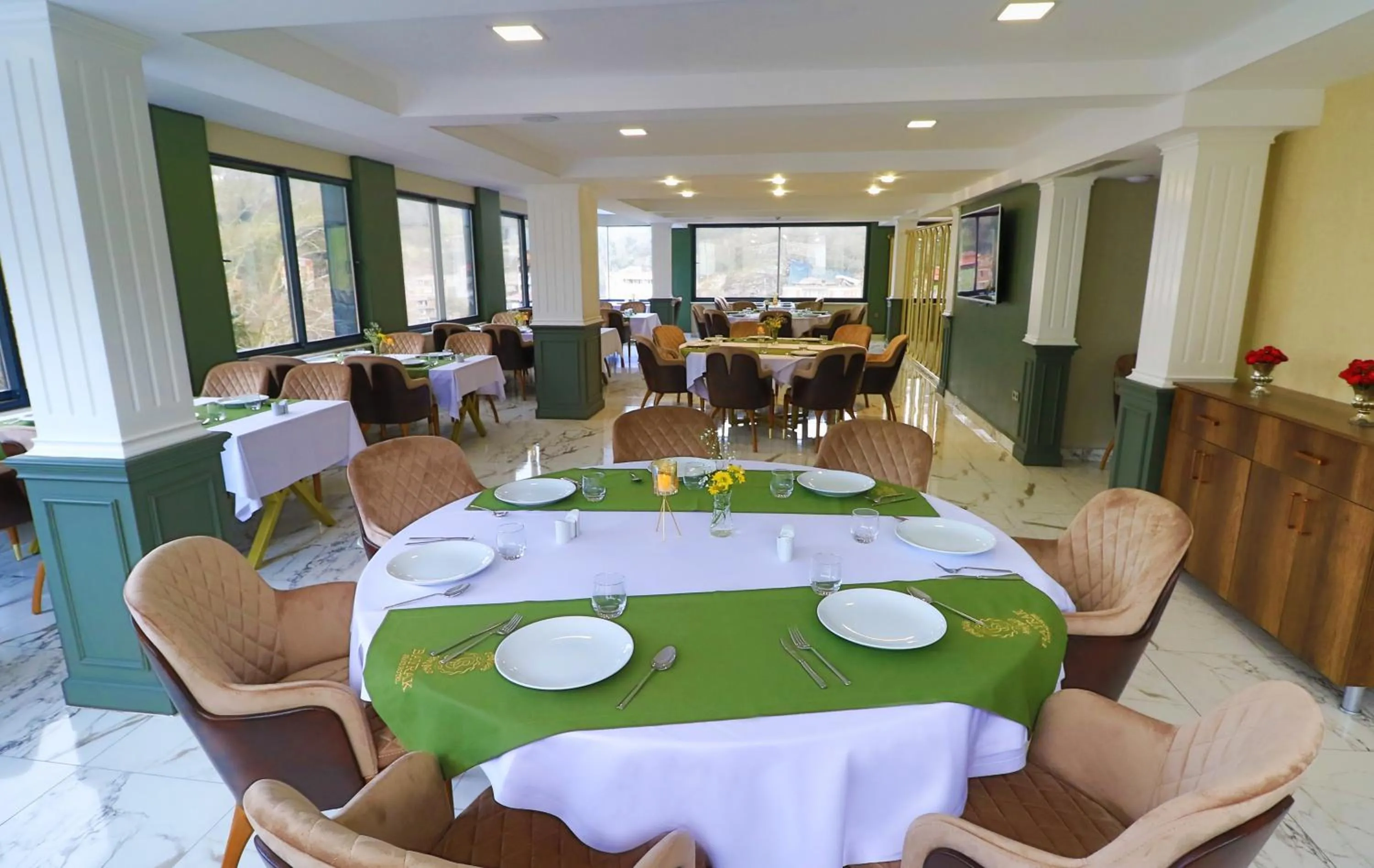 Restaurant/places to eat in Bayrak Grand Hotel