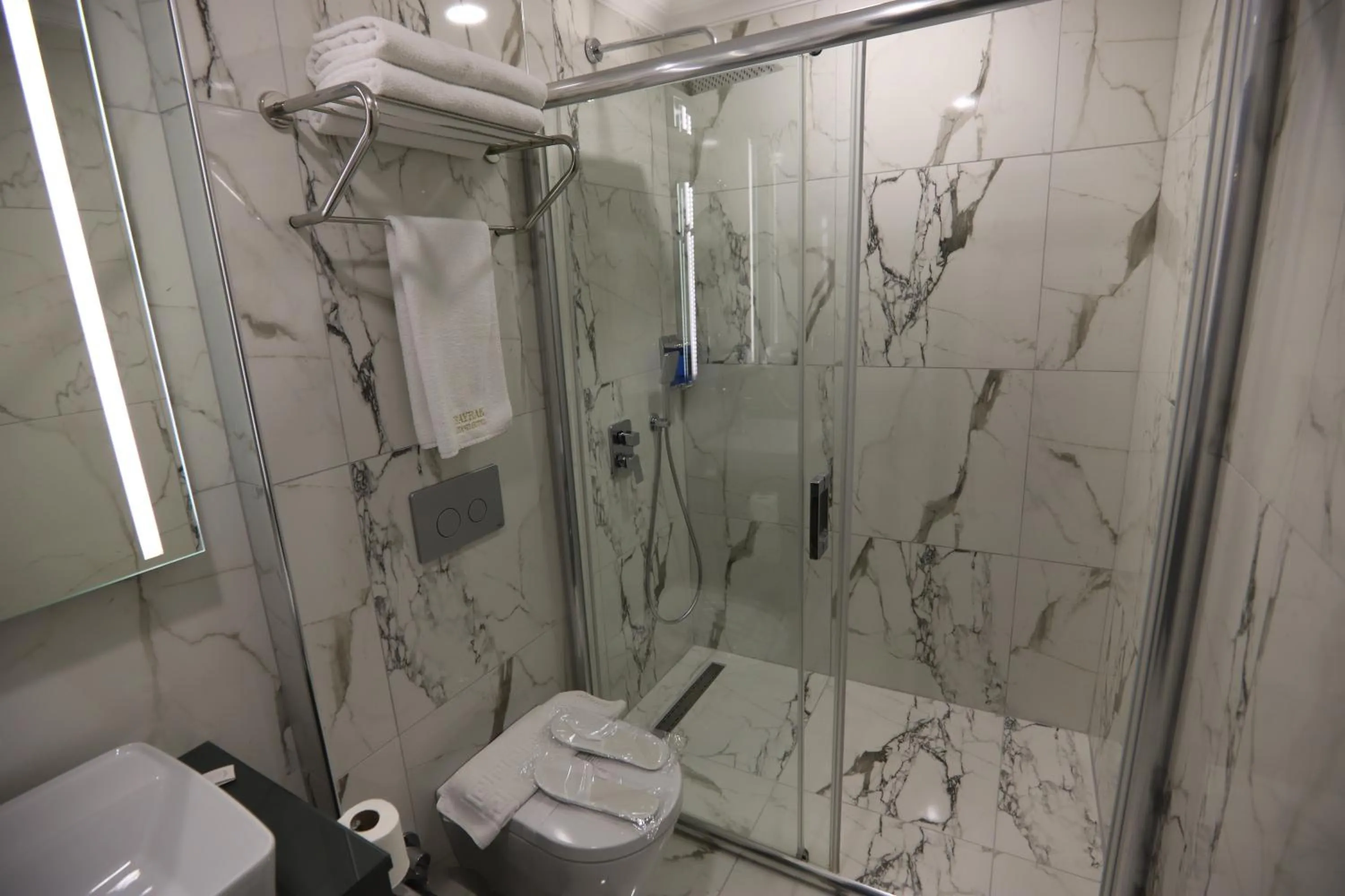 Shower in Bayrak Grand Hotel