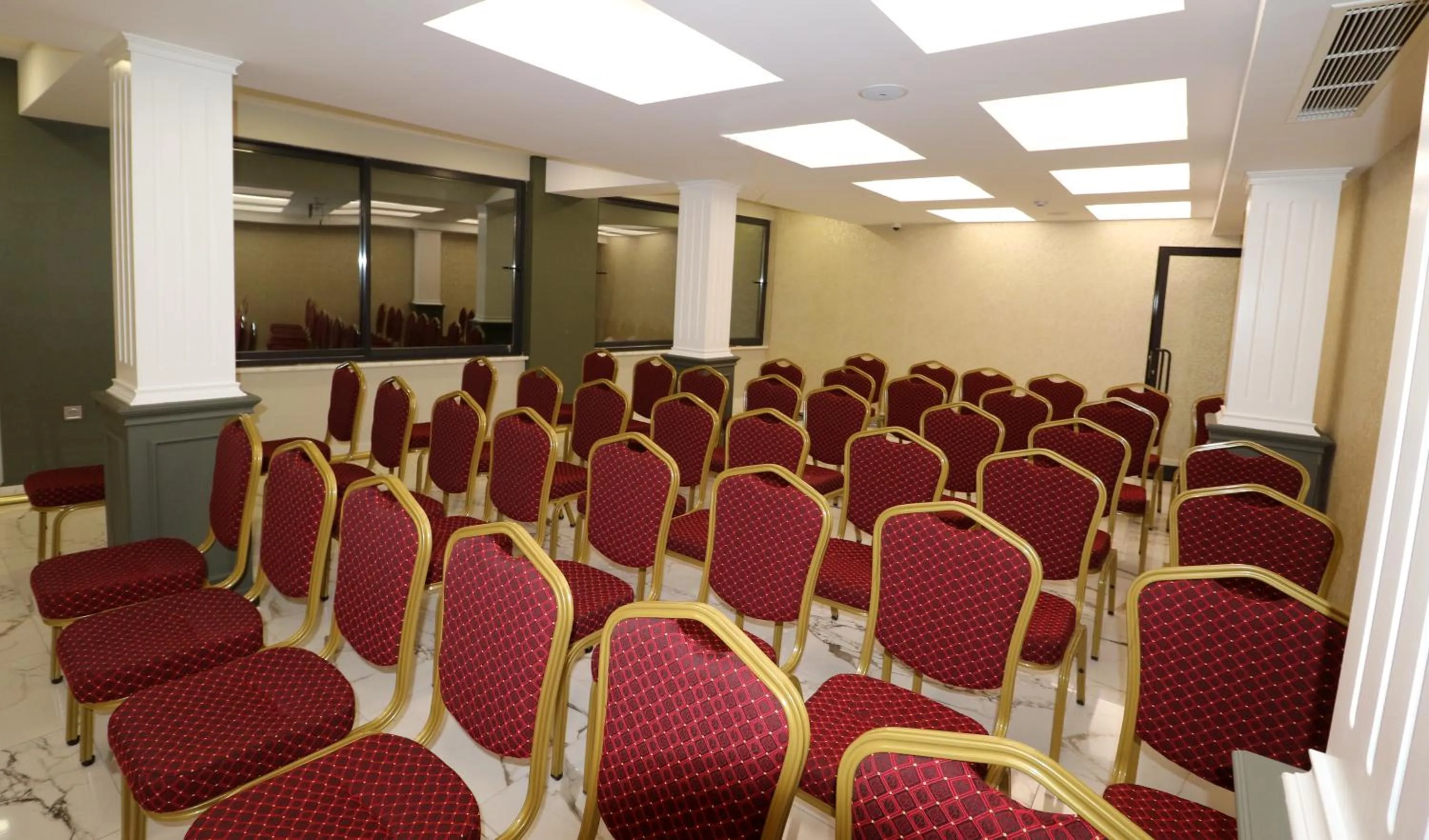 Meeting/conference room in Bayrak Grand Hotel