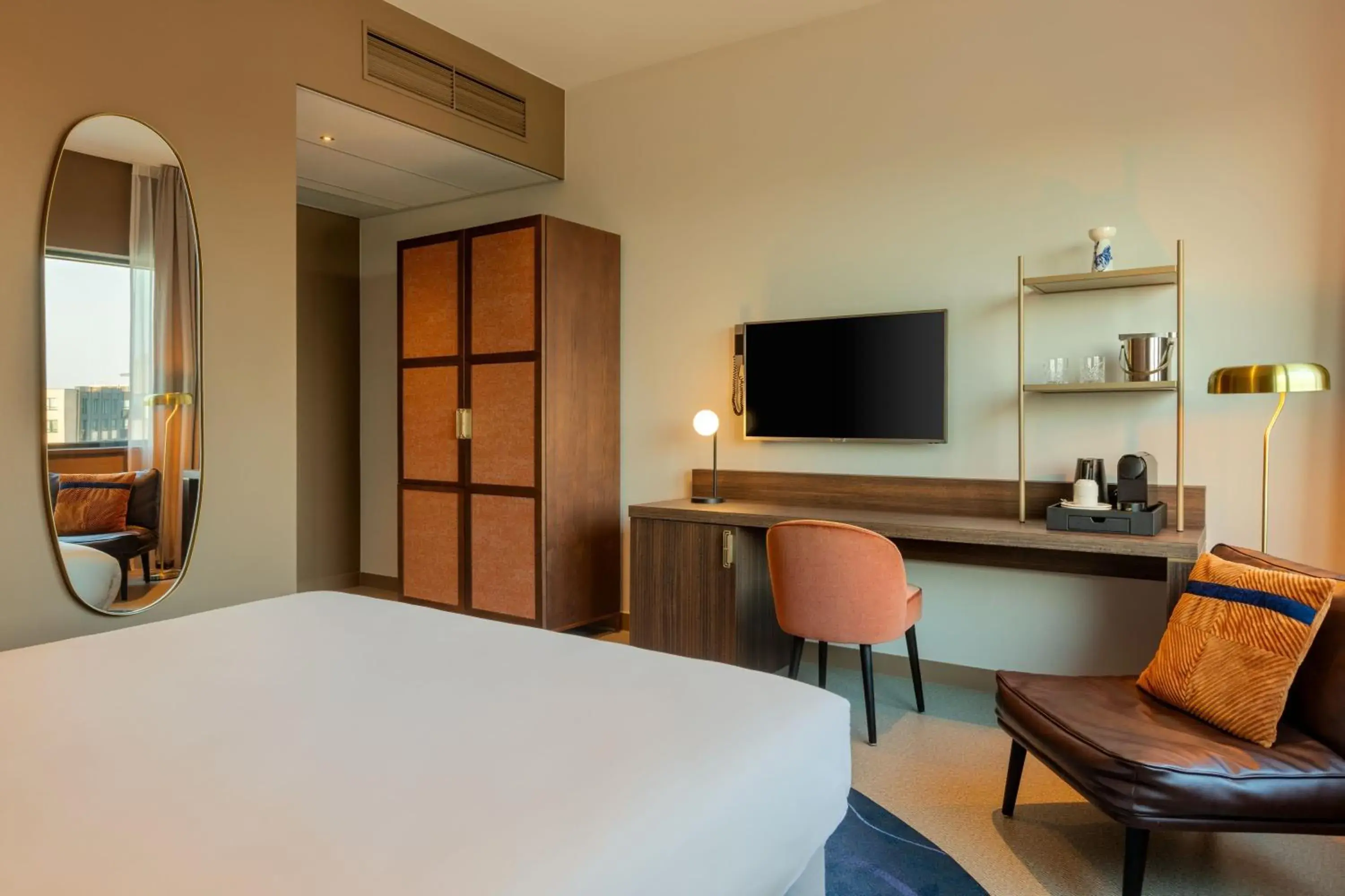 King Room with Airplane View in Corendon Amsterdam Schiphol Airport, a Tribute Portfolio Hotel King Room with Airplane View in Corendon Amsterdam Schiphol Airport, a Tribute Portfolio Hotel