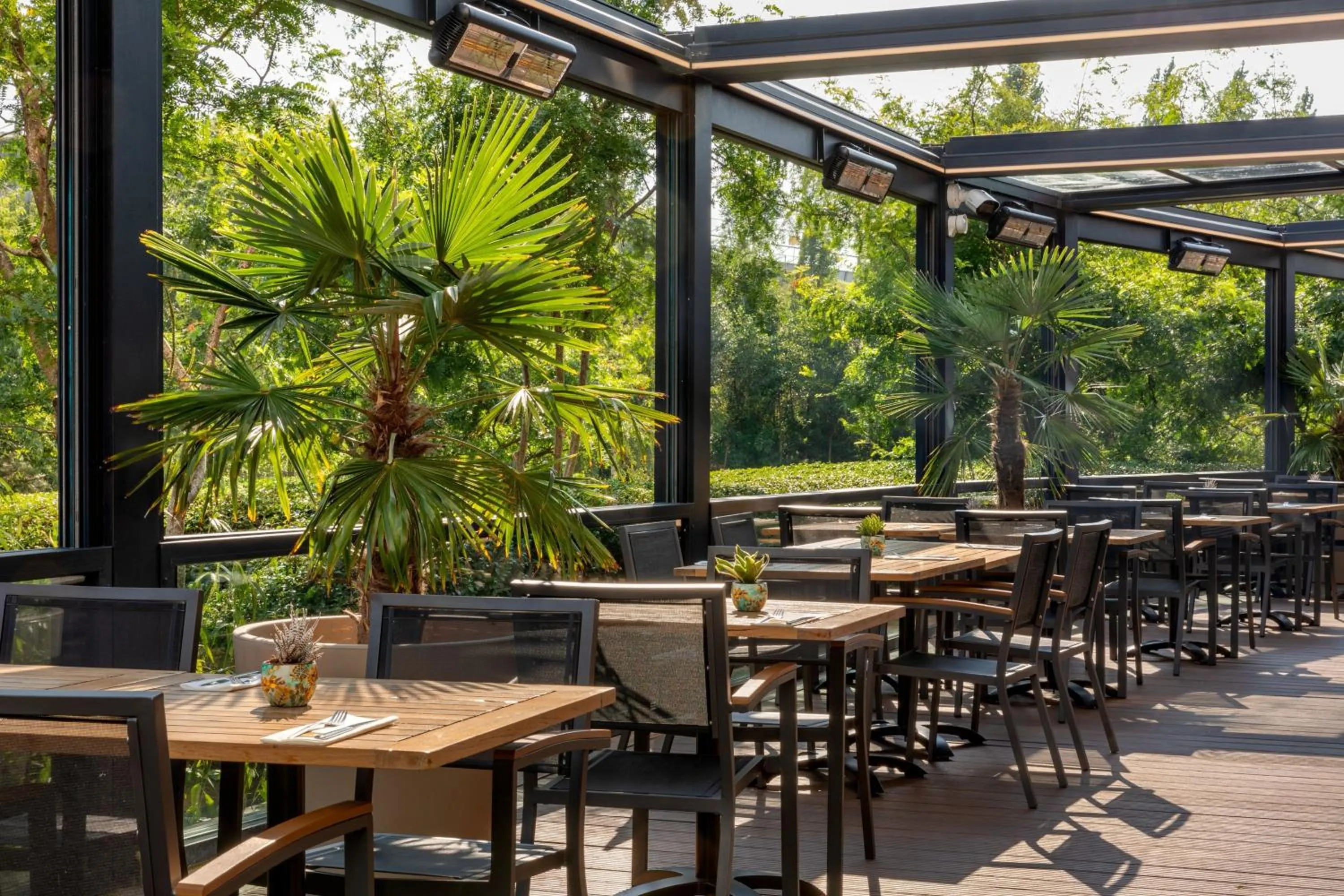 Restaurant/places to eat in Corendon Amsterdam Schiphol Airport, a Tribute Portfolio Hotel