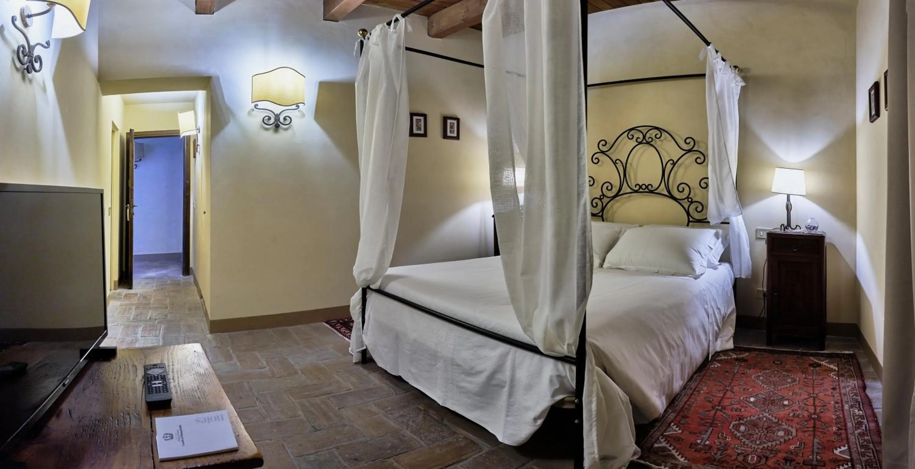 Bed in Palazzo Viviani - Castello di Montegridolfo