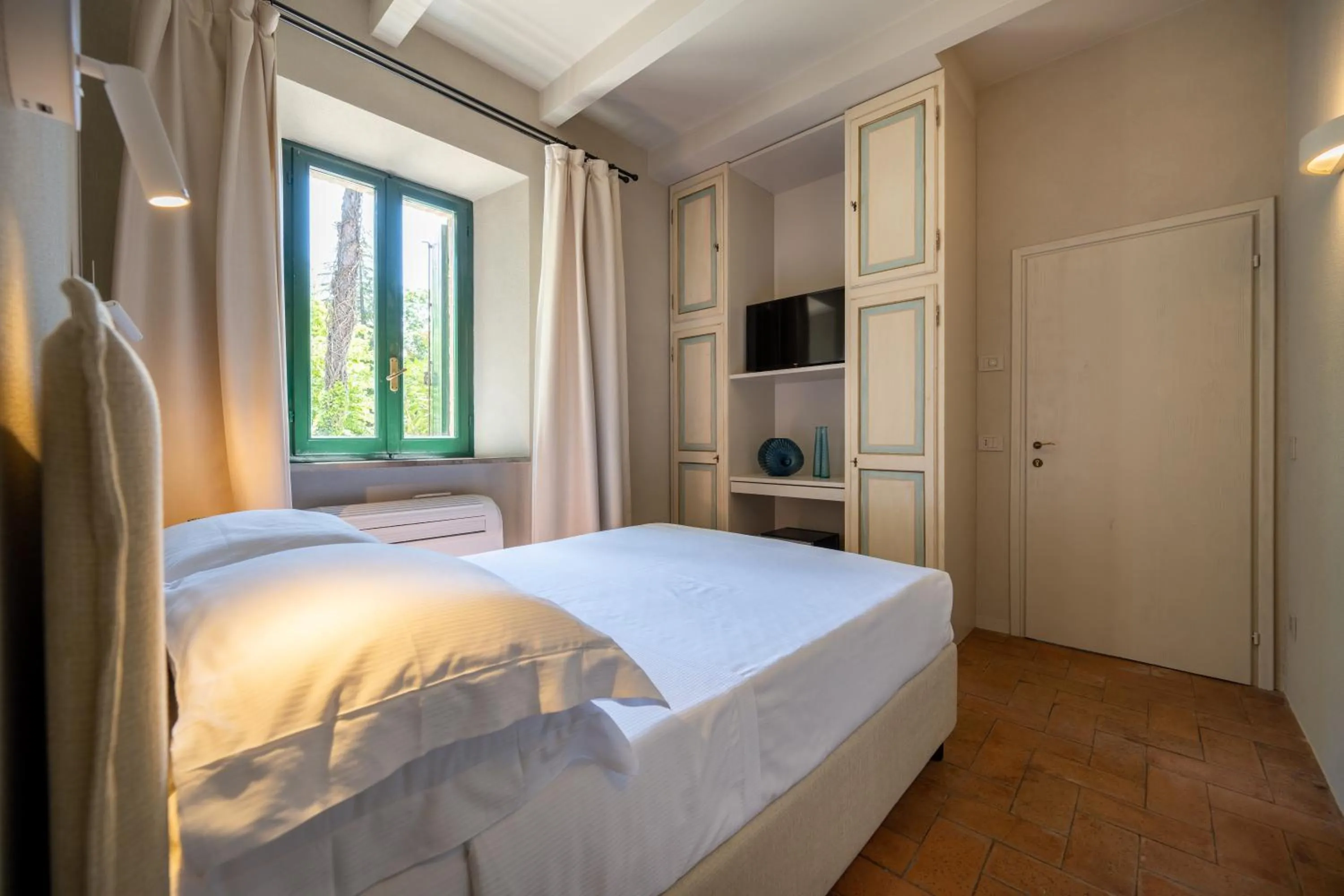 Bedroom, Bed in Palazzo Viviani - Castello di Montegridolfo