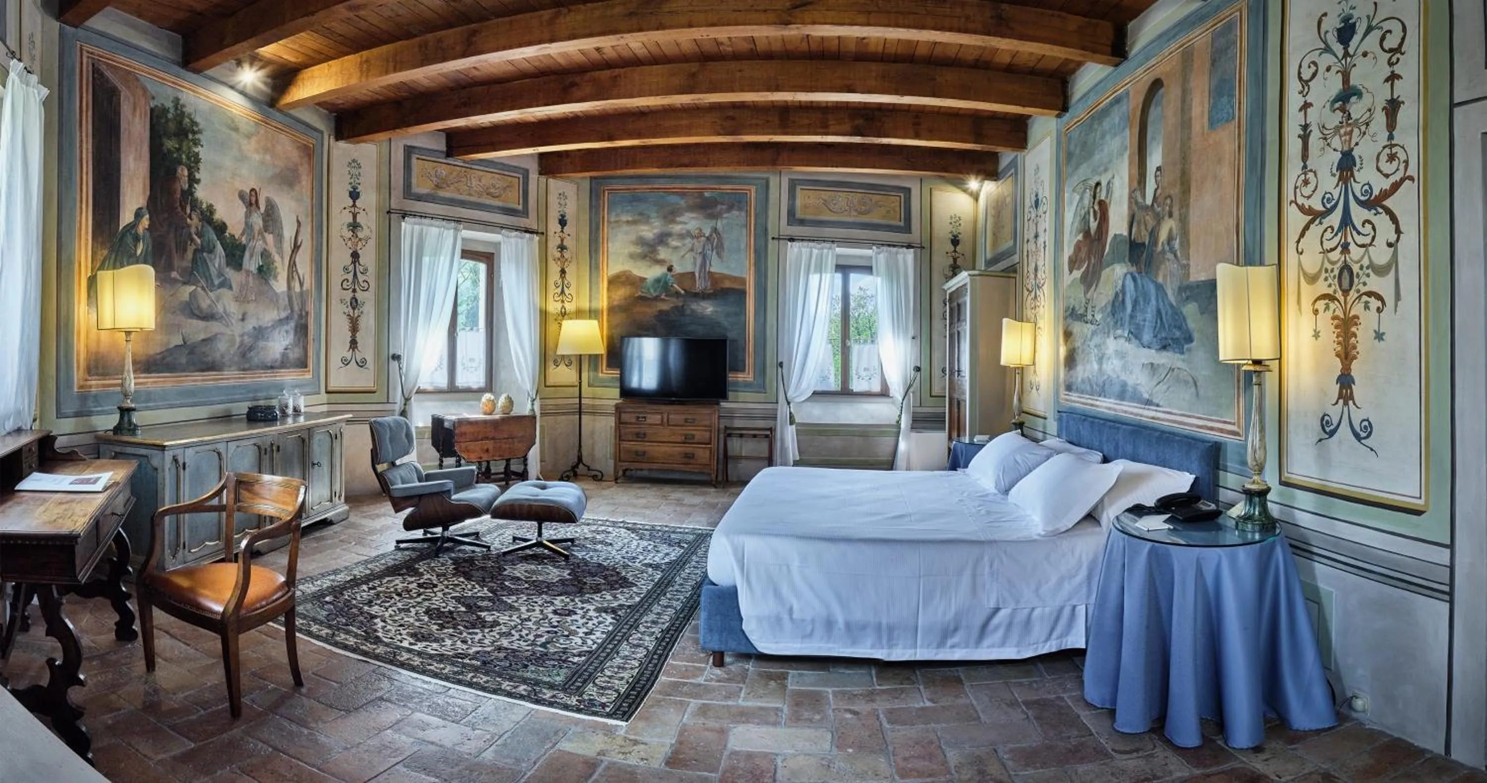Photo of the whole room, Bed in Palazzo Viviani - Castello di Montegridolfo
