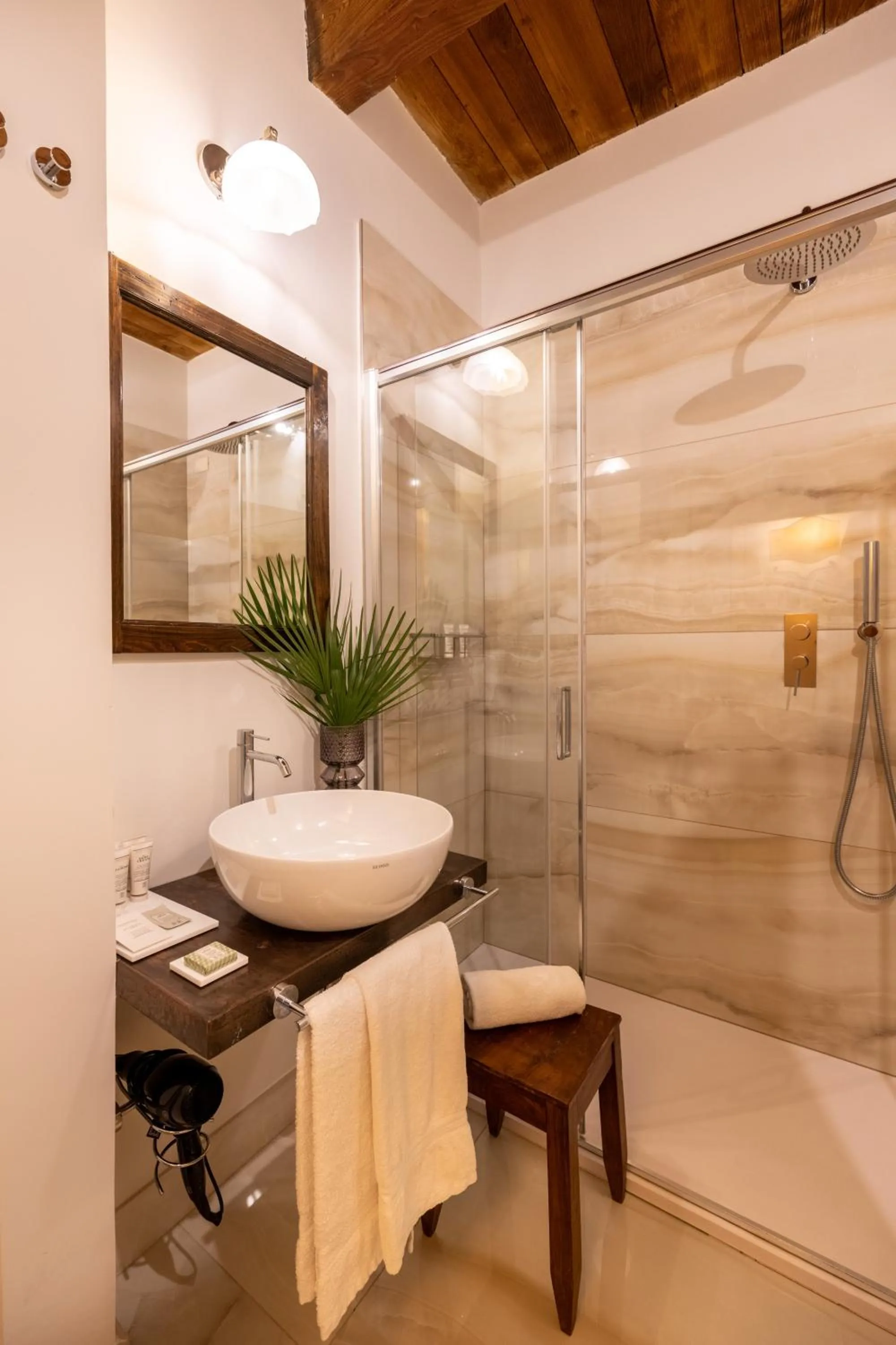 Bathroom in Palazzo Viviani - Castello di Montegridolfo
