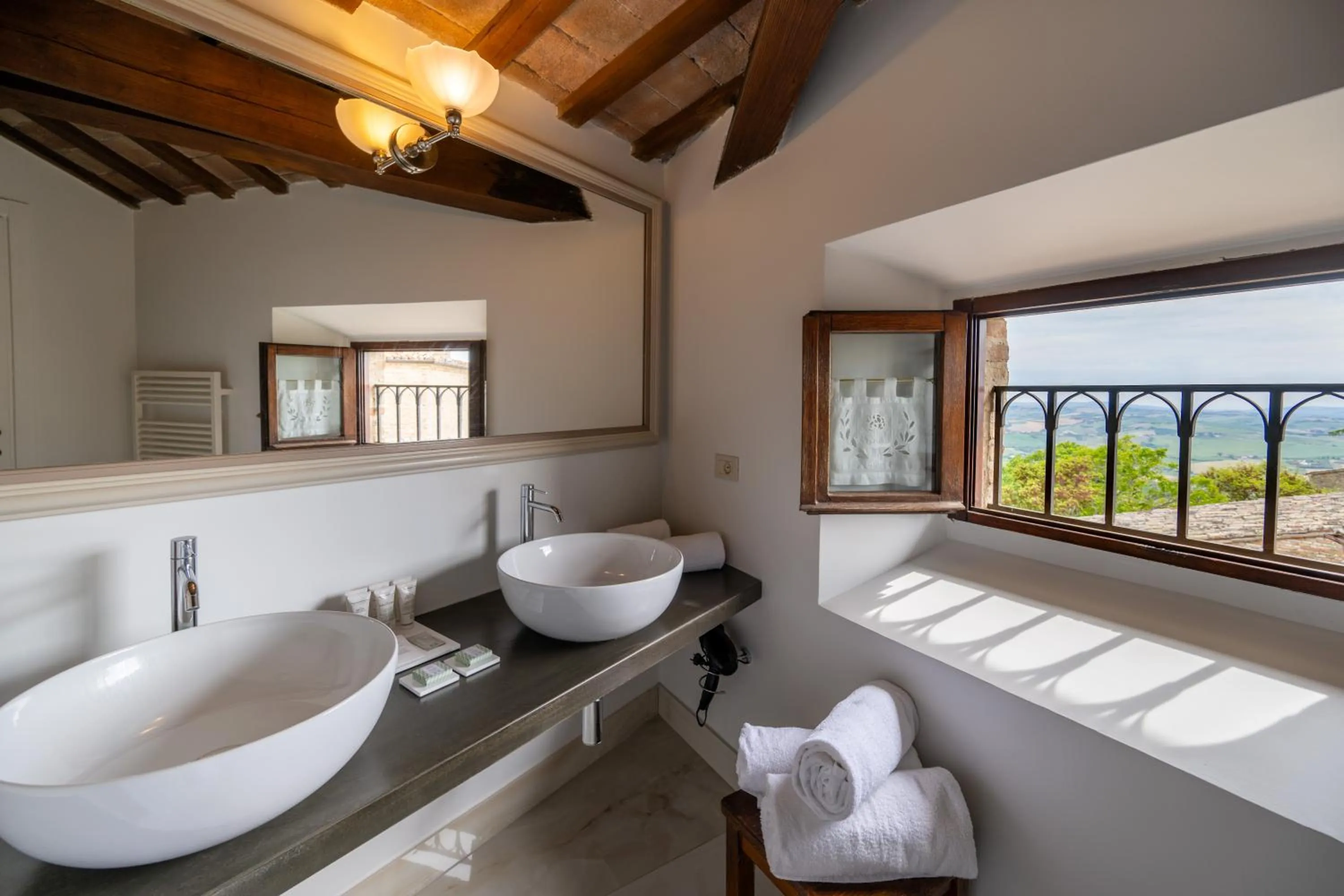 Bathroom in Palazzo Viviani - Castello di Montegridolfo
